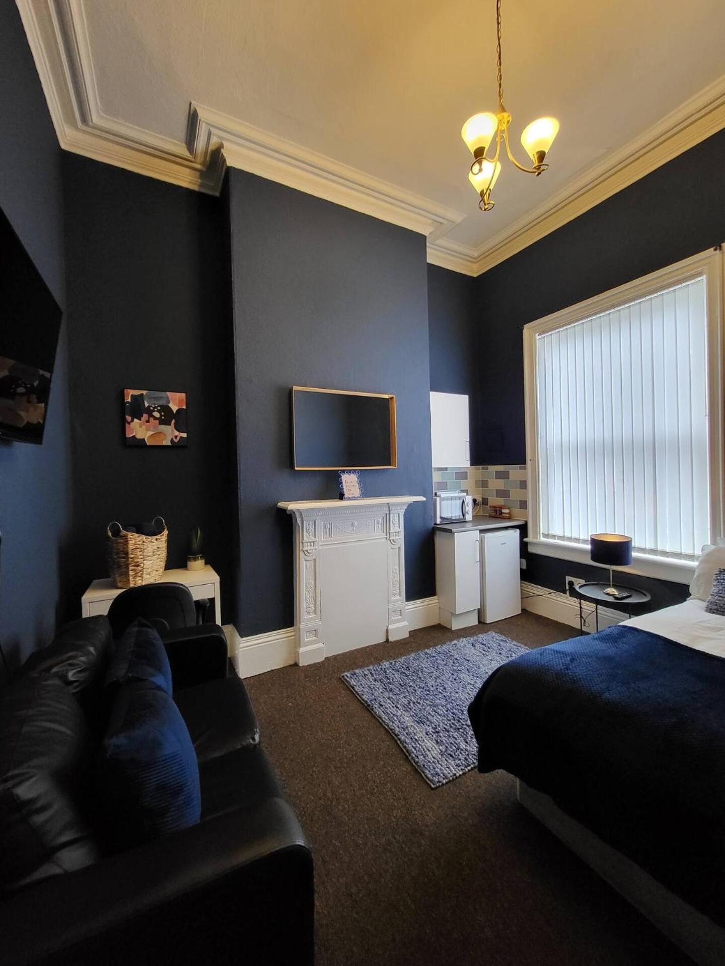 Large Digbeth Double Room Shared Bathroom view 5