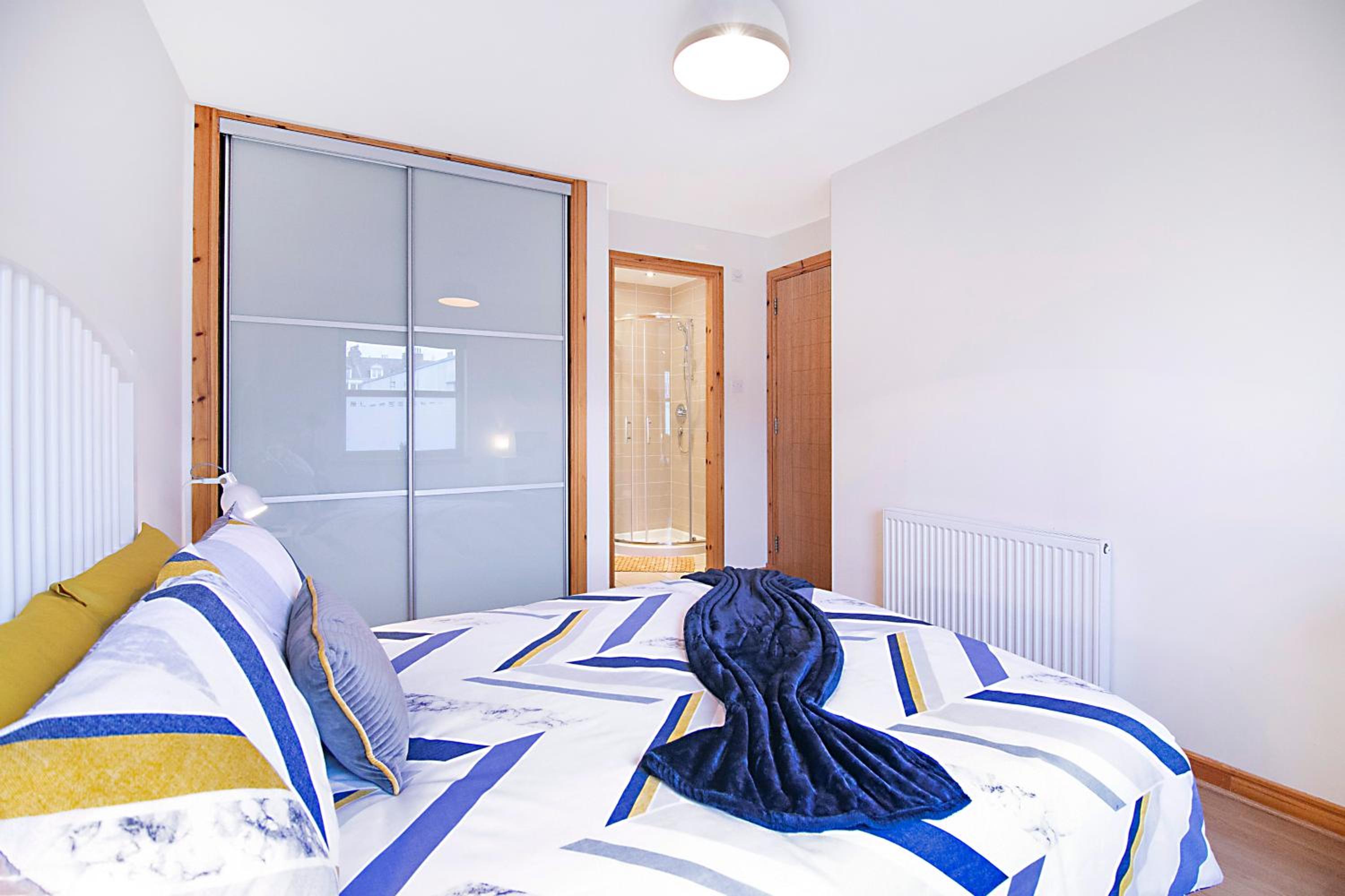 Willowbank Road Apartments - Pets & Two Parkings view 5