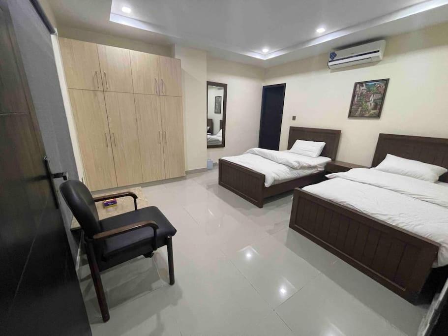 Intellectual Suites - Spring North Ph7 Bahria Town view 5