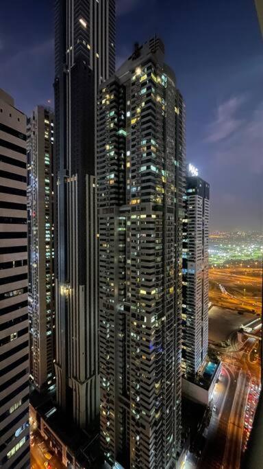 Two Continents Holiday Homes - Sea & Palm View Elegant 1 Bedroom Apartment