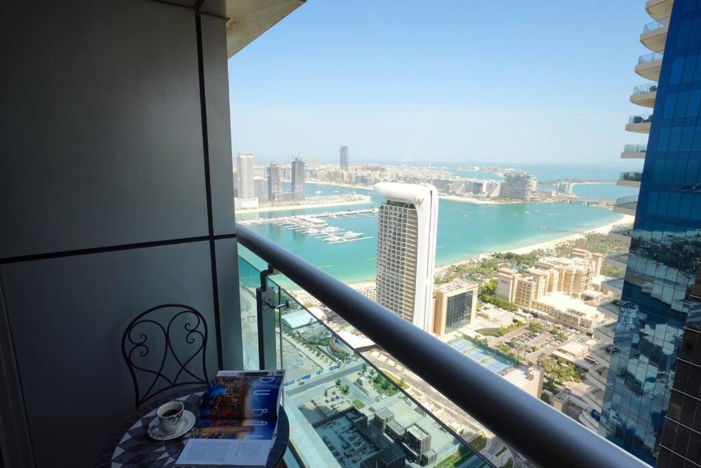 Two Continents Holiday Homes - Sea & Palm View Elegant 1 Bedroom Apartment