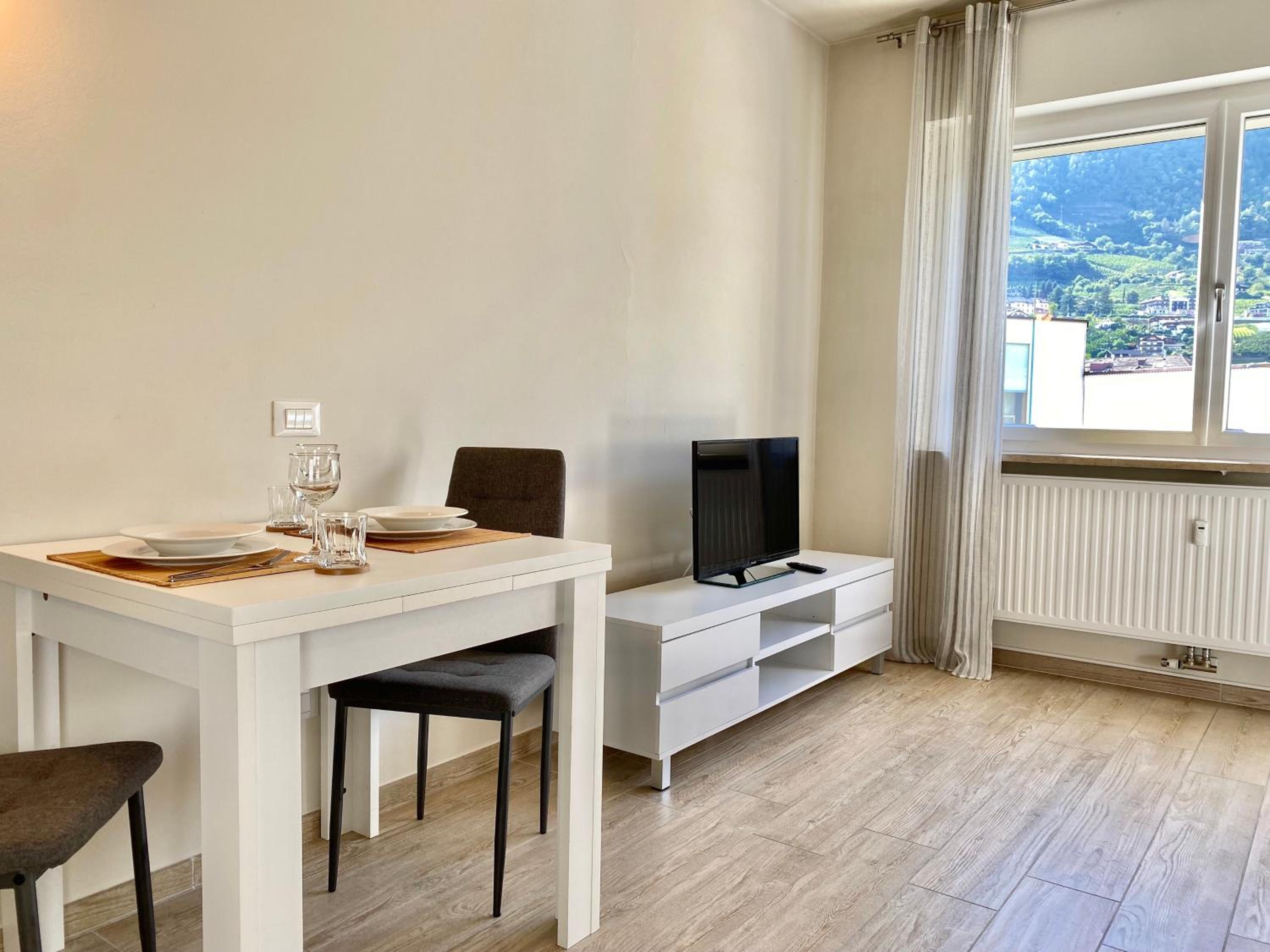 Bright studio apartment with free private parking photo 2
