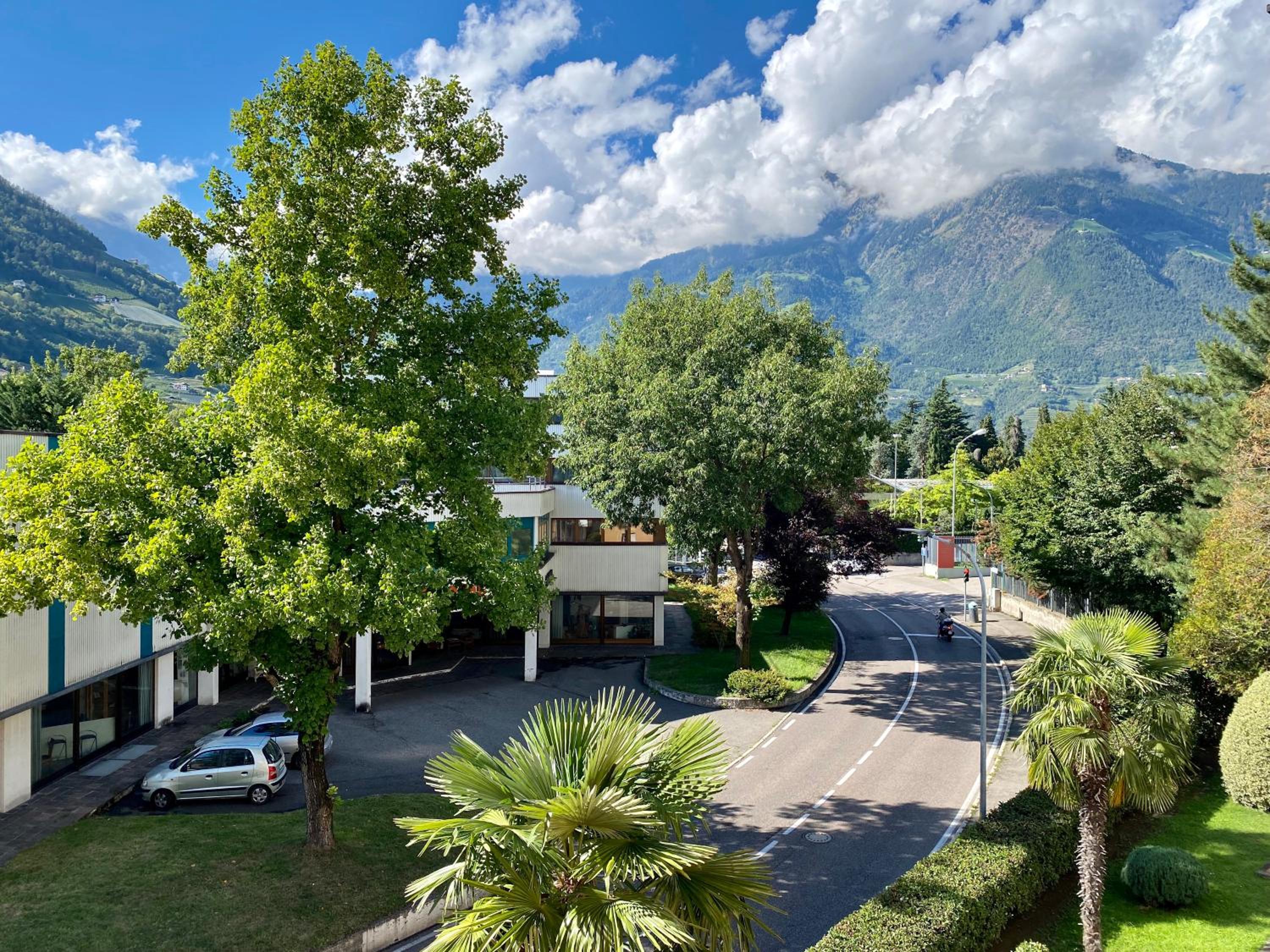 Bright studio apartment with free private parking photo 1