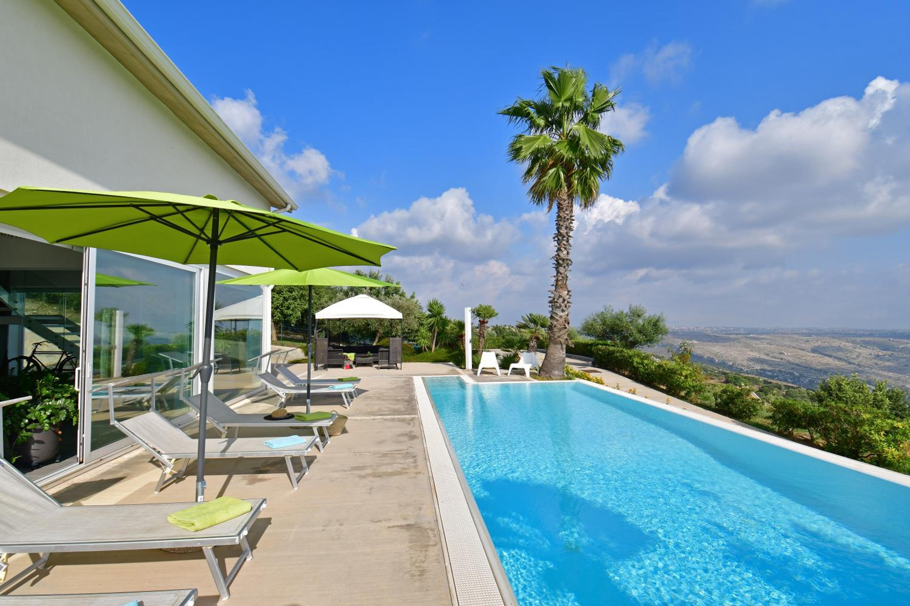 Villa Nausica, heated pool, Padel court, view on the sea, wifi free perfect for big group photo 4