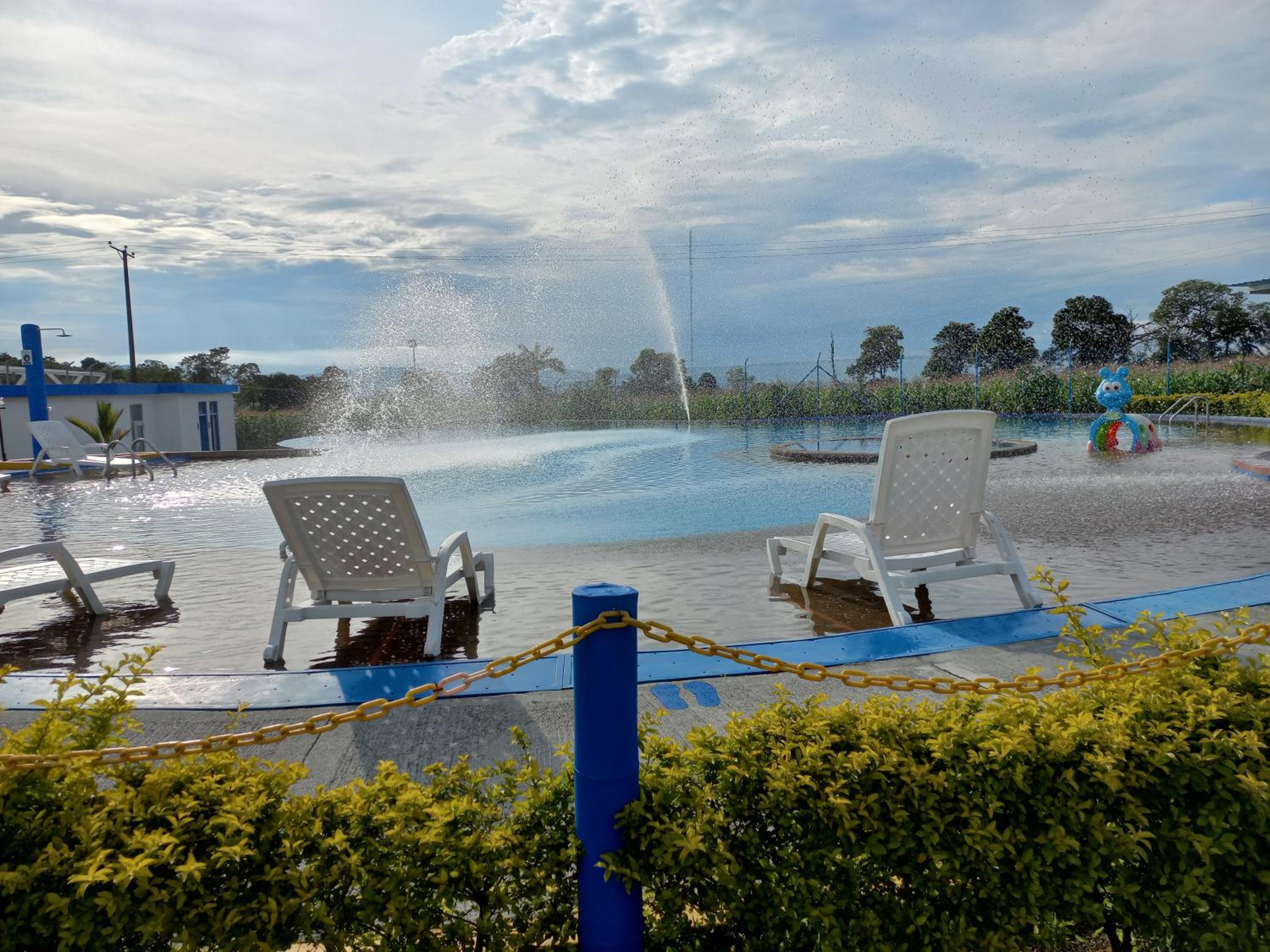 Hotel aparta hotel turístico a 2 km parque del café - Image 1