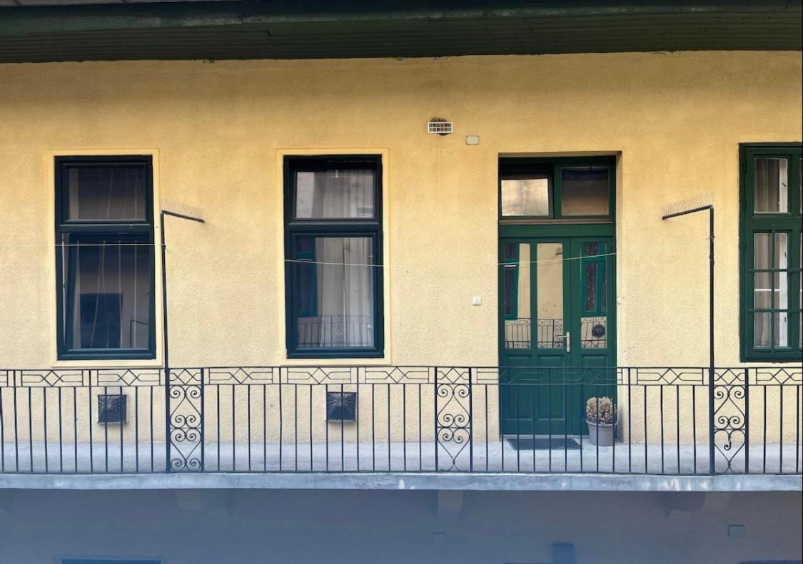 Apartment with FREE Parking