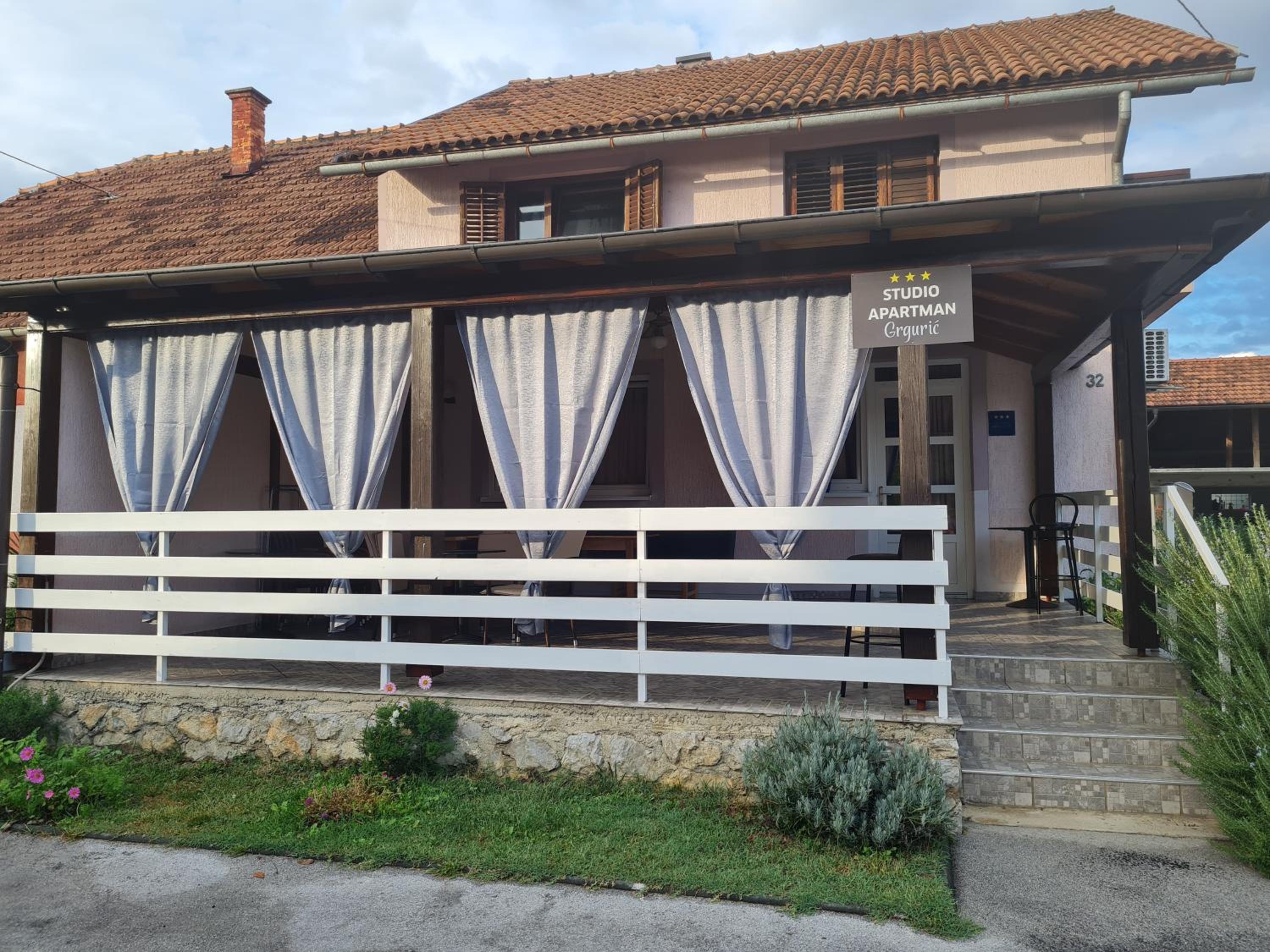 Hotel Studio Apartman Grgurić - Image 1