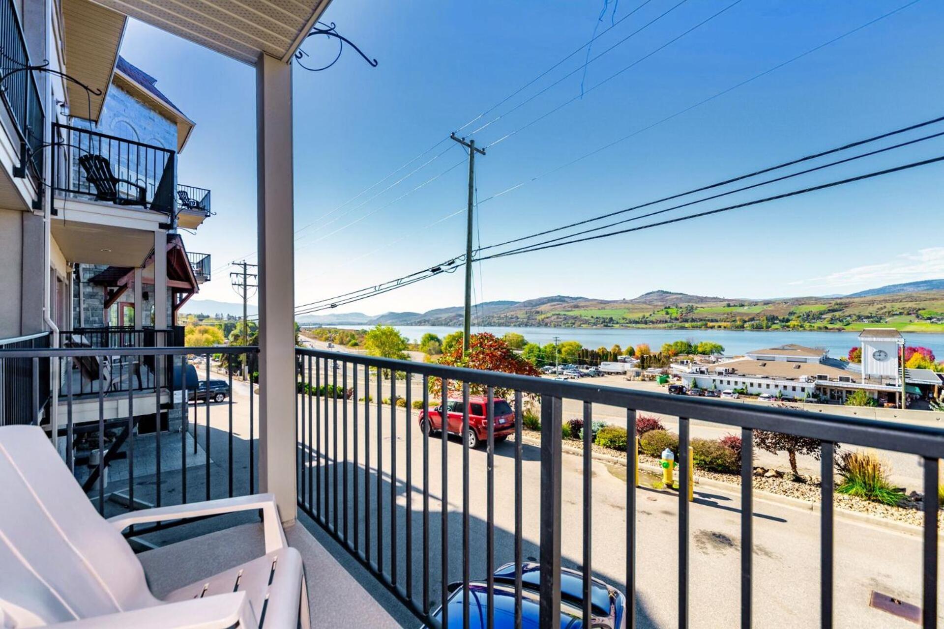 Vernon Vacations - The Castle at Swan Lake - Property Image 12