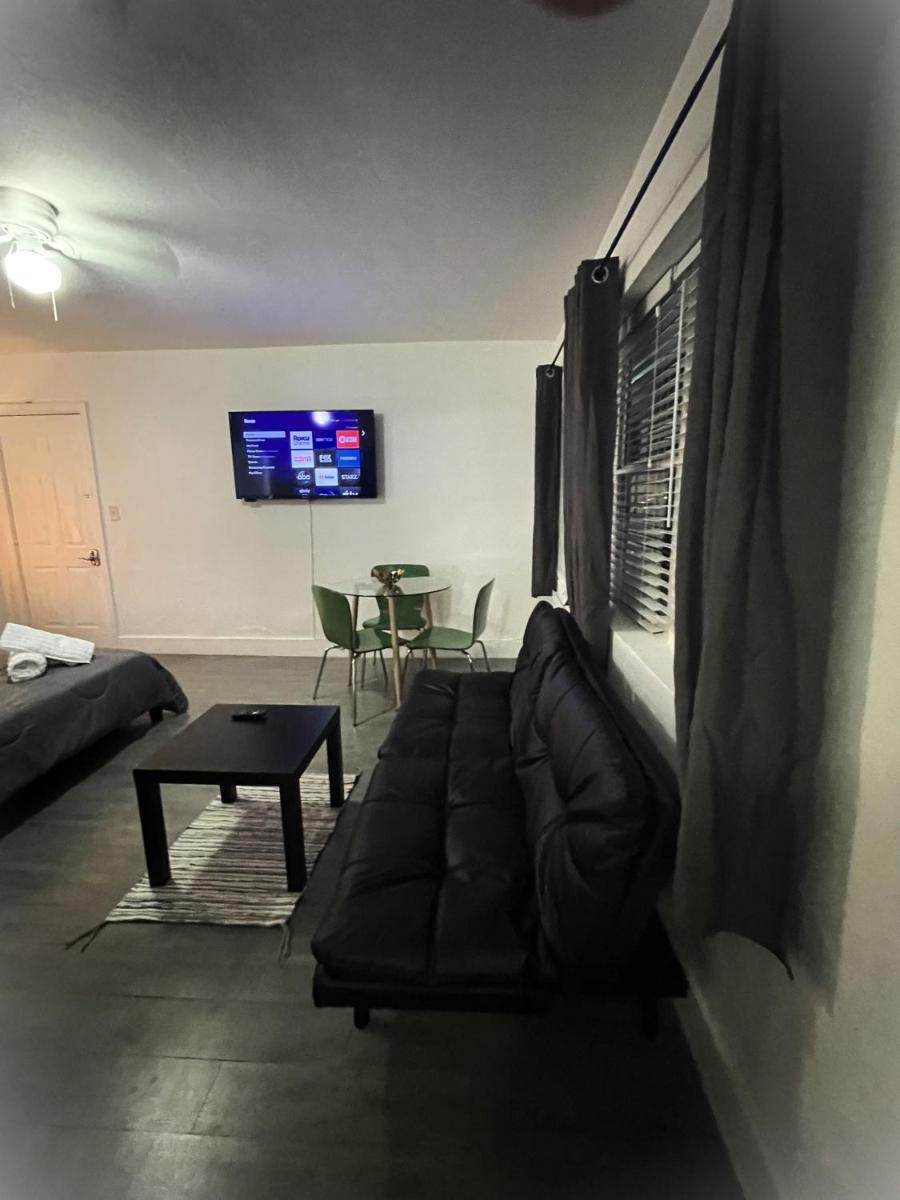 Trendy Pads in Hollywood view 4