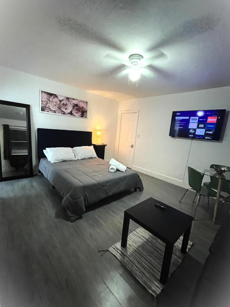 Trendy Pads in Hollywood view 5