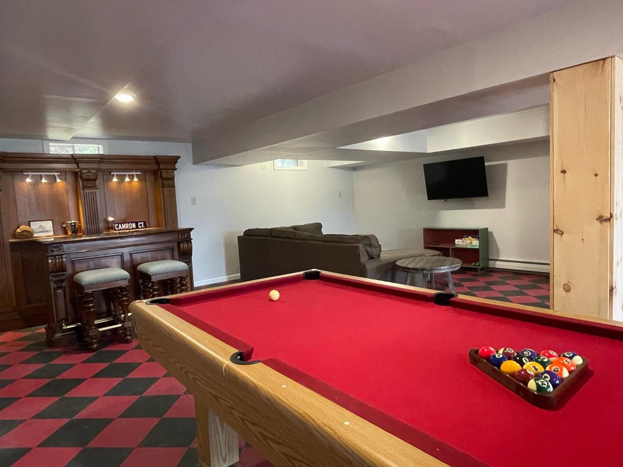 Hill View Motel and Cottages