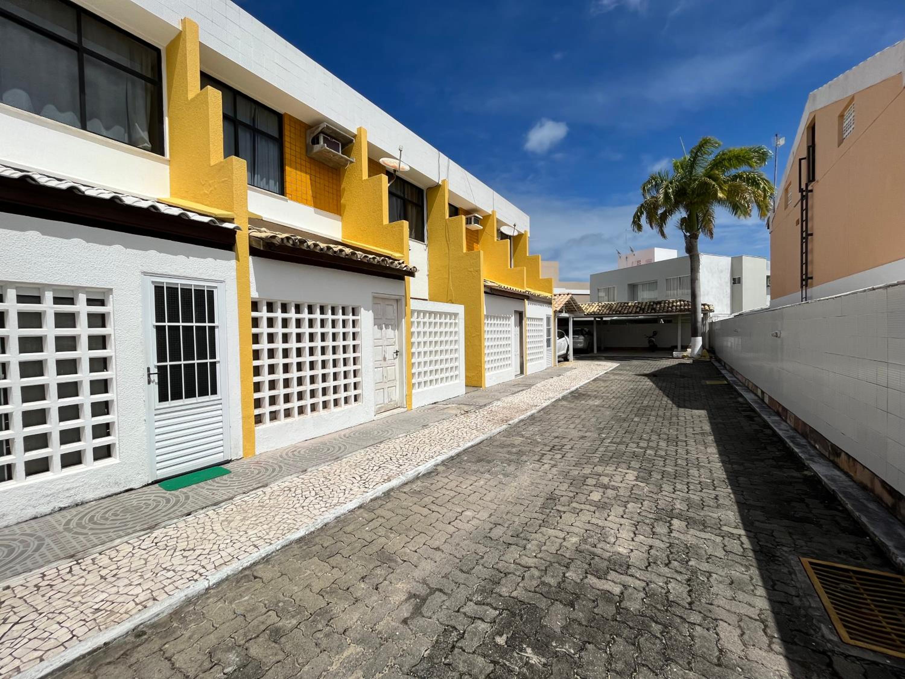Guarajuba, beachfront two-bedroom duplex