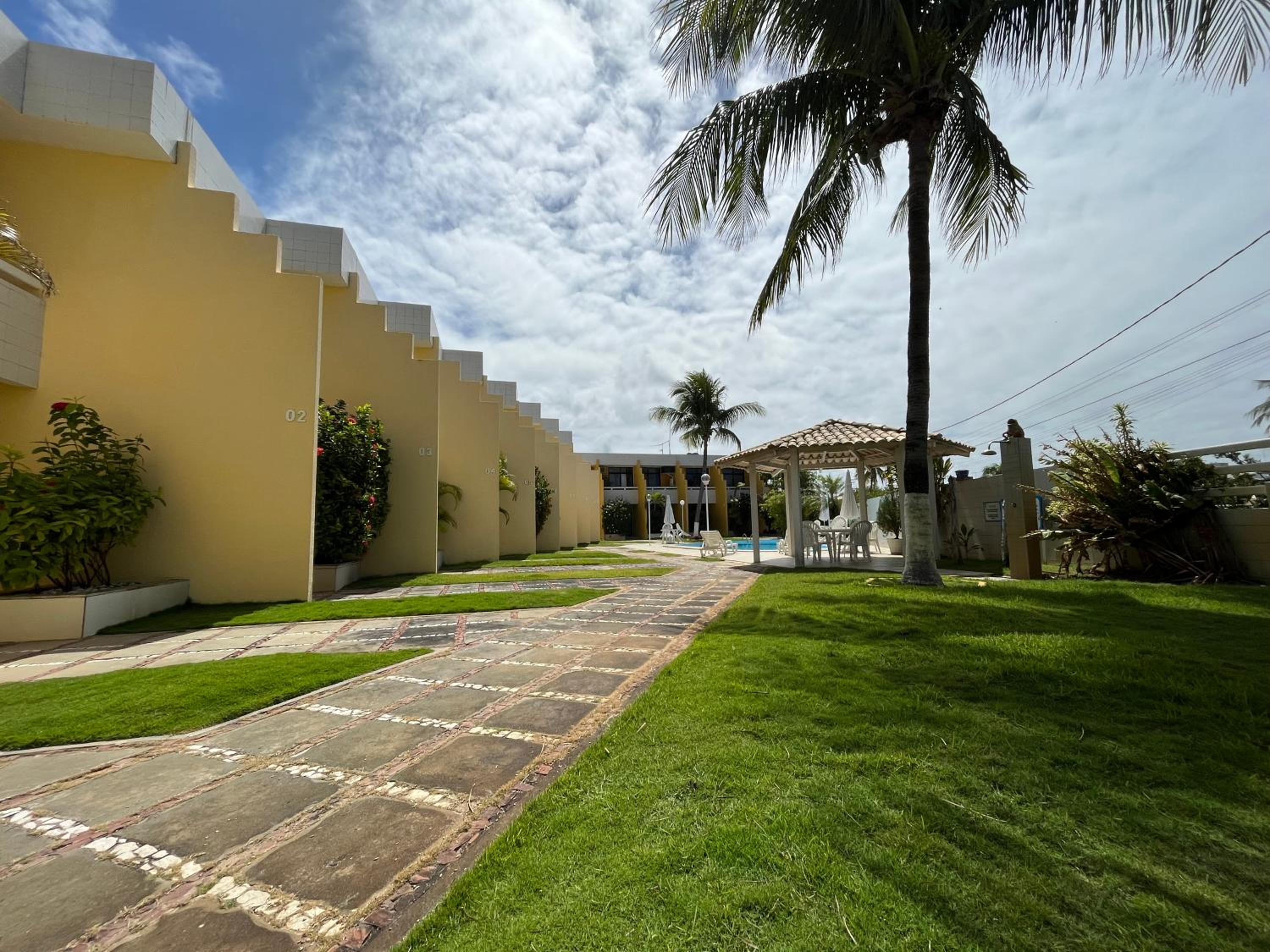 Guarajuba, beachfront two-bedroom duplex