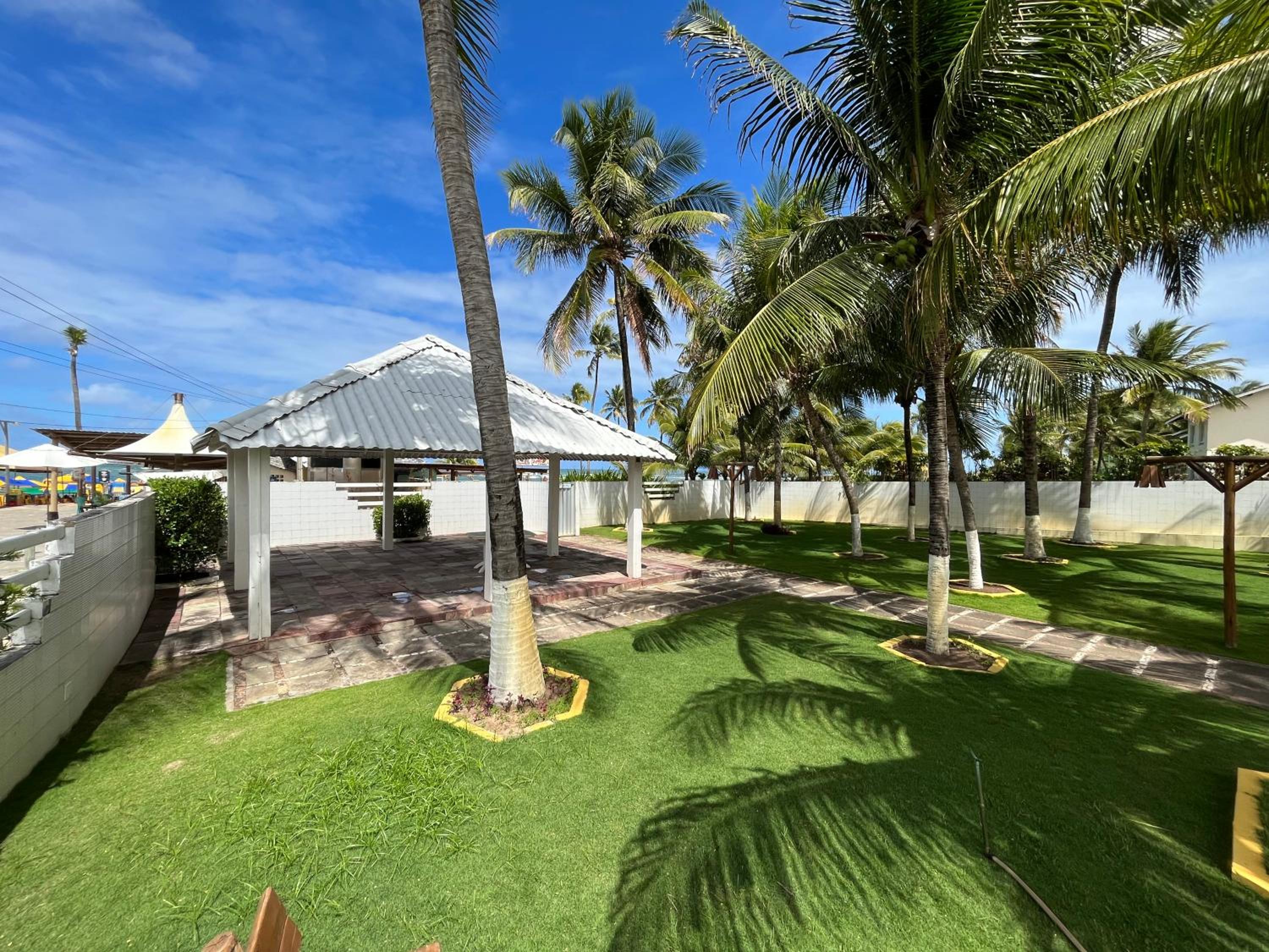 Guarajuba, beachfront two-bedroom duplex