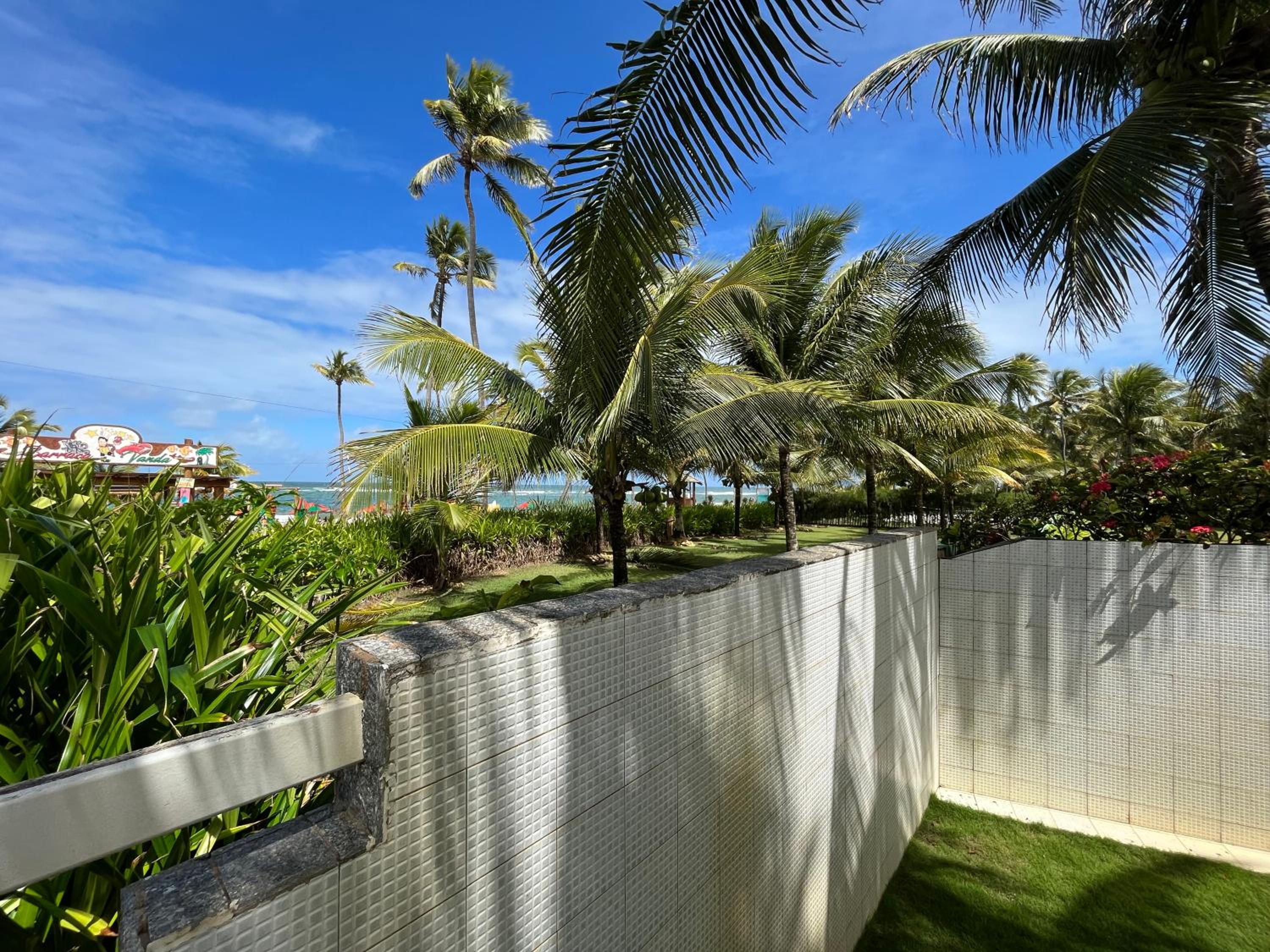 Guarajuba, beachfront two-bedroom duplex