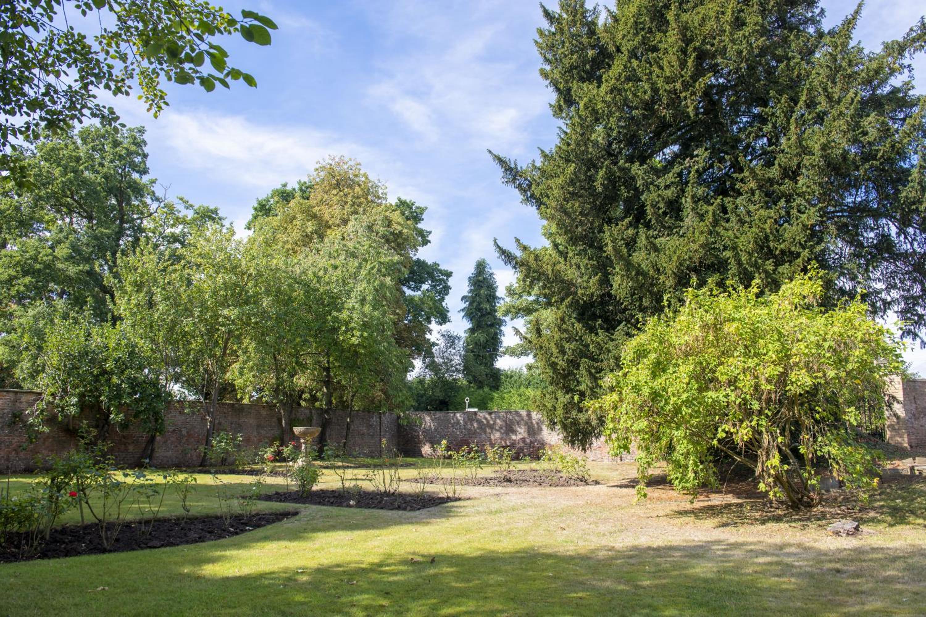 Upper Helmsley Hall photo 4