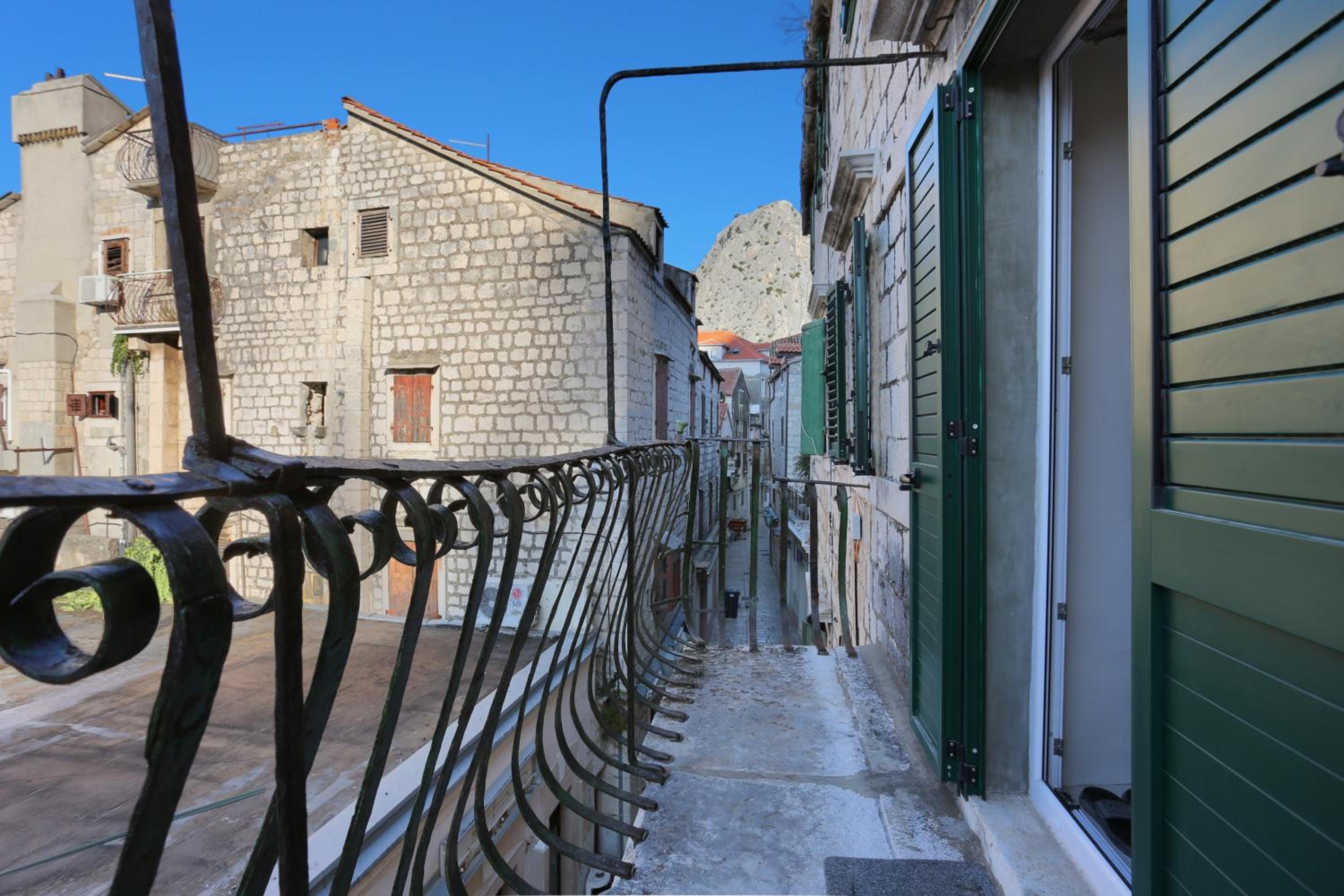 Apartments with parking space Omis - 19051 view 2