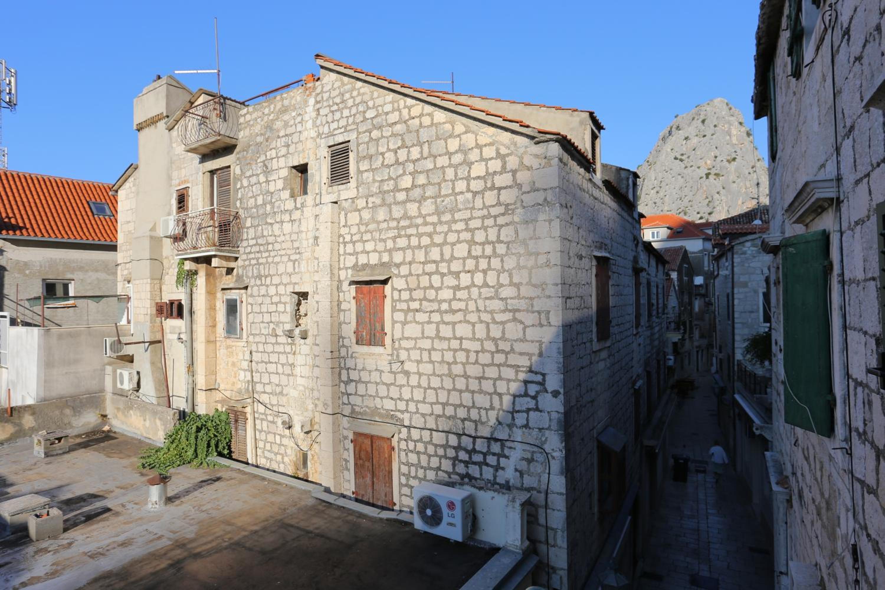 Apartments with parking space Omis - 19051 view 3