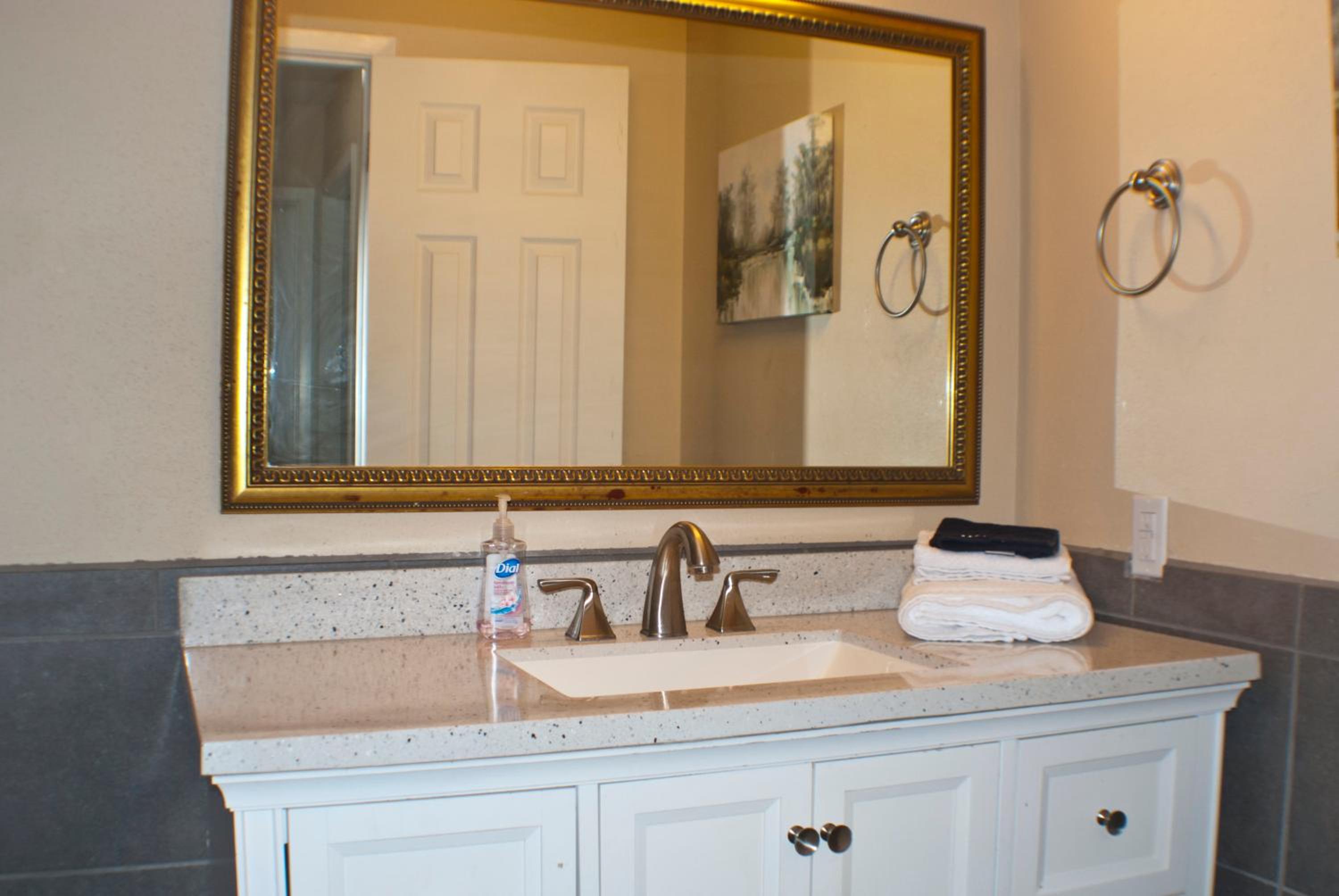 No Checkout Work! NEW Family Friendly Stay! view 3