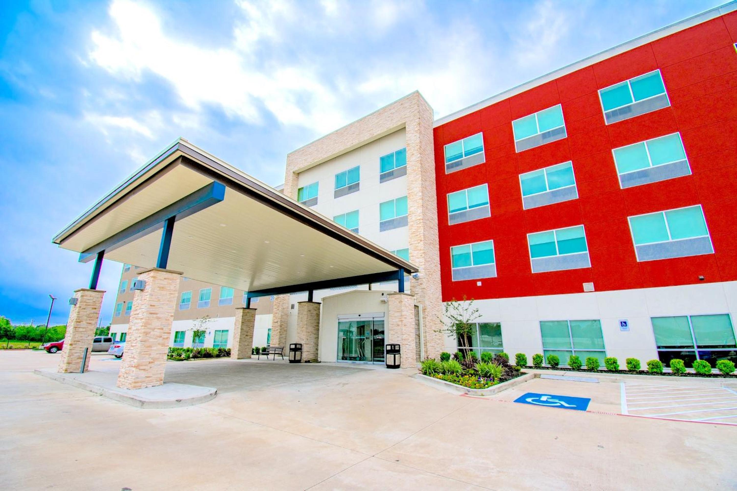 Holiday Inn Express Suites - Houston IAH - Beltway 8, an IHG Hotel - Property Image 58