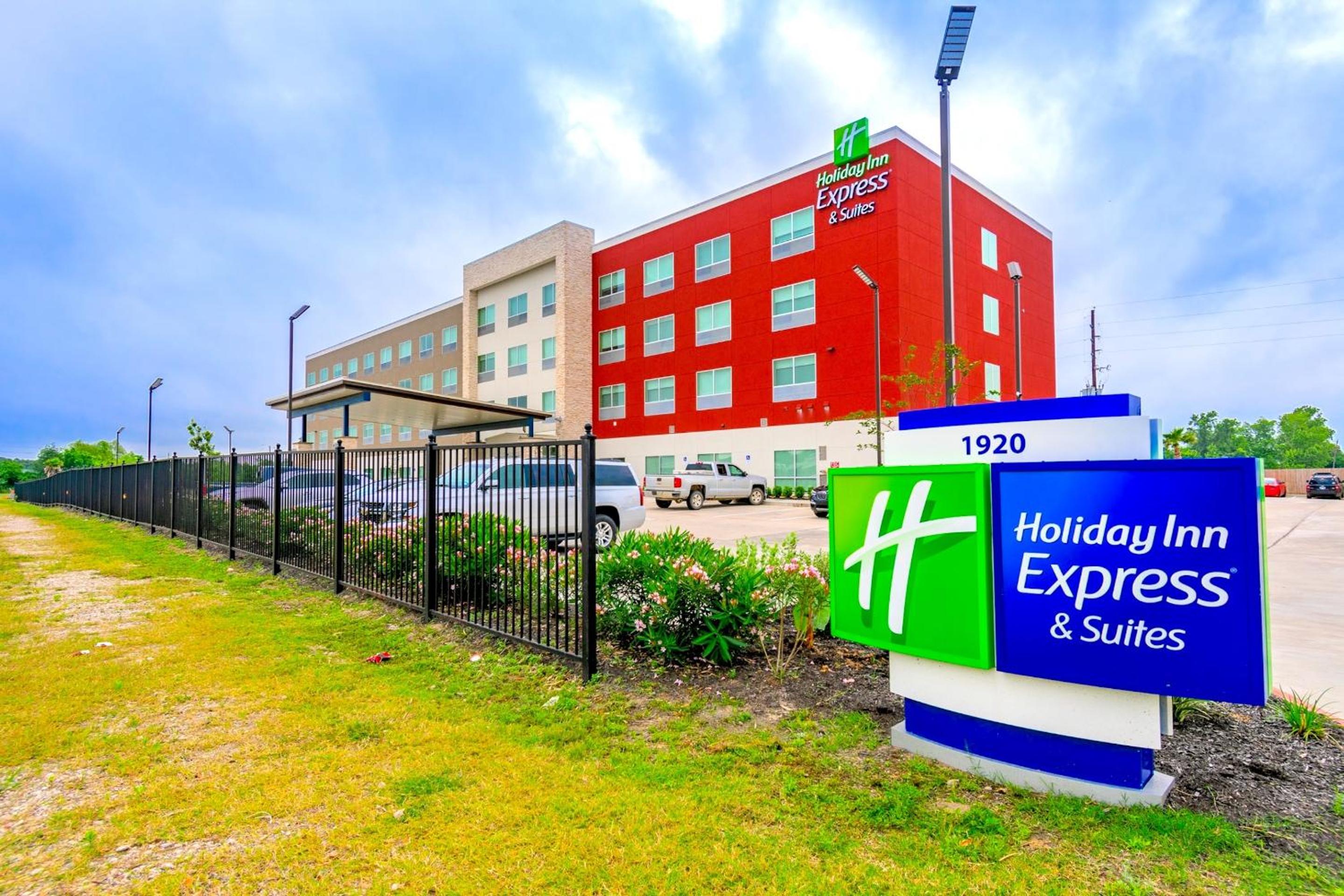 Holiday Inn Express Suites - Houston IAH - Beltway 8, an IHG Hotel - Property Image 59