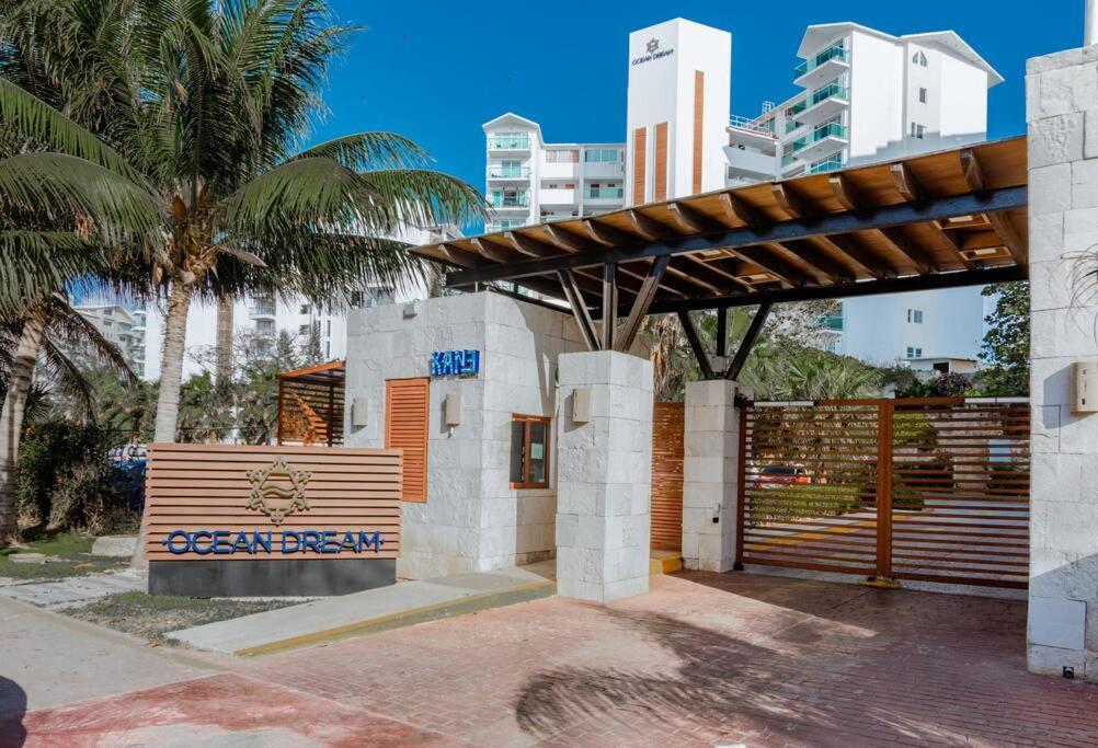 *TURQUOISE ESCAPE- Beachfront Studio by Casa Paraiso*