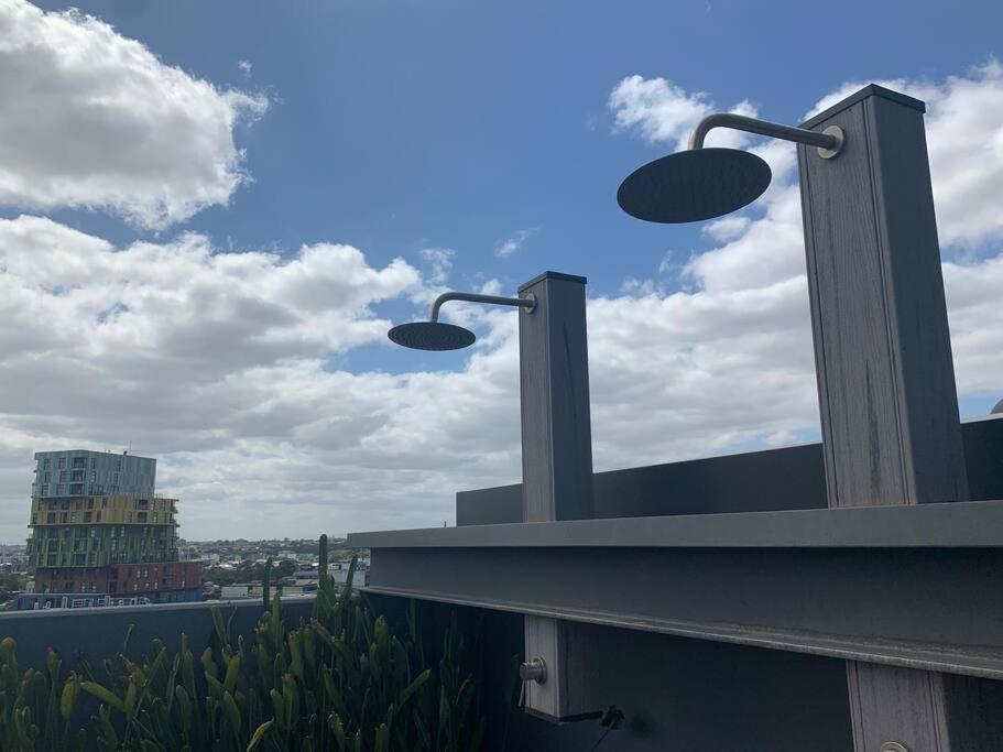 Rooftop infinity pool - St Kilda luxury