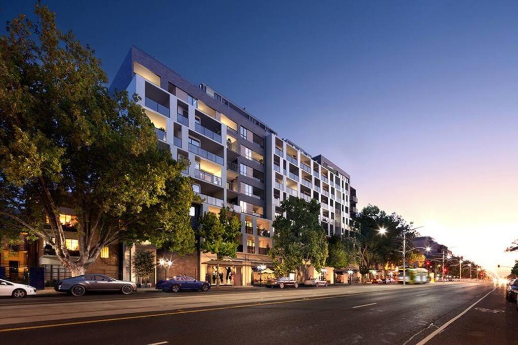 Hotel Rooftop infinity pool - St Kilda luxury - Image 1