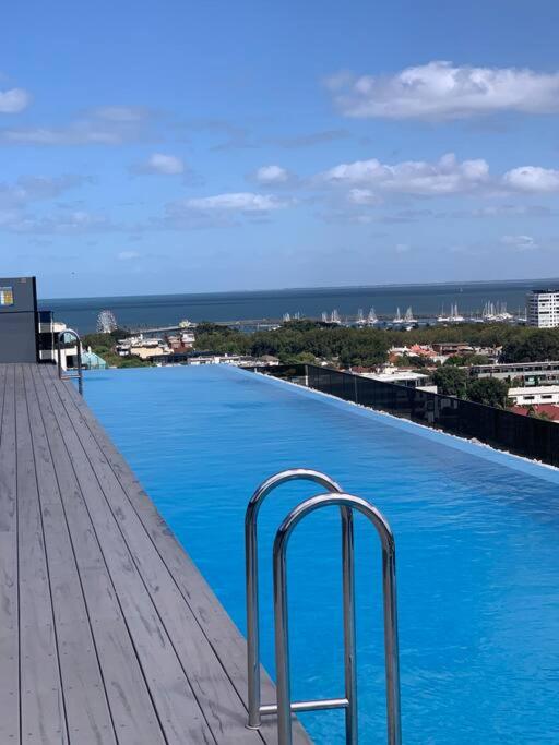 Rooftop infinity pool - St Kilda luxury
