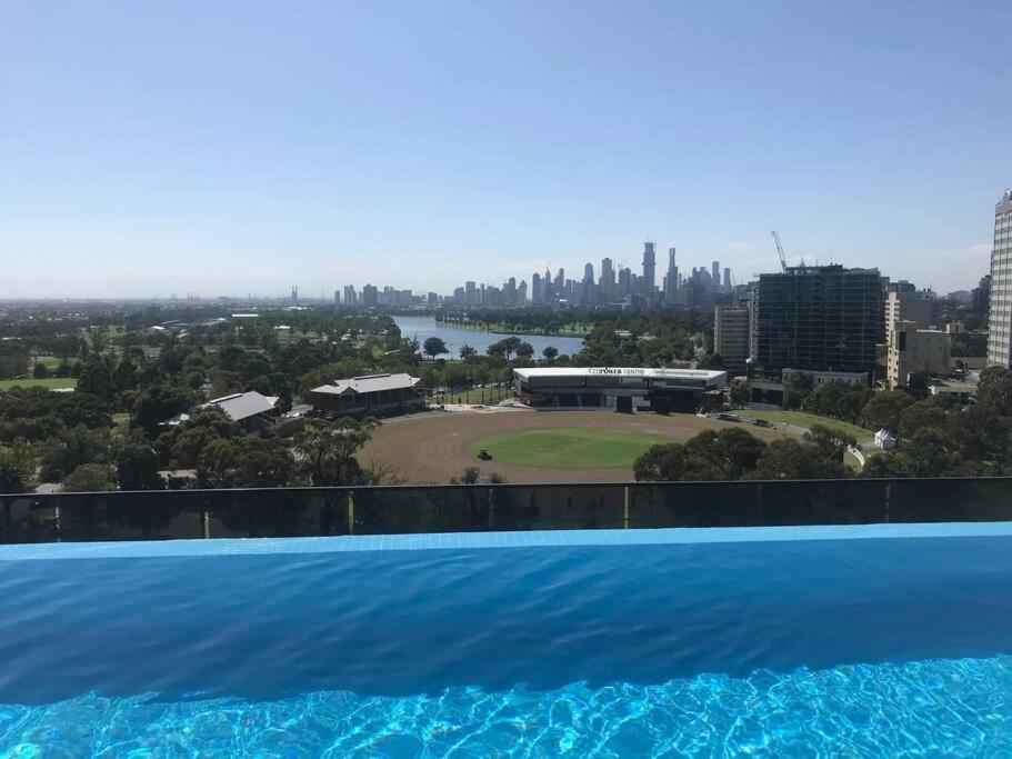 Rooftop infinity pool - St Kilda luxury