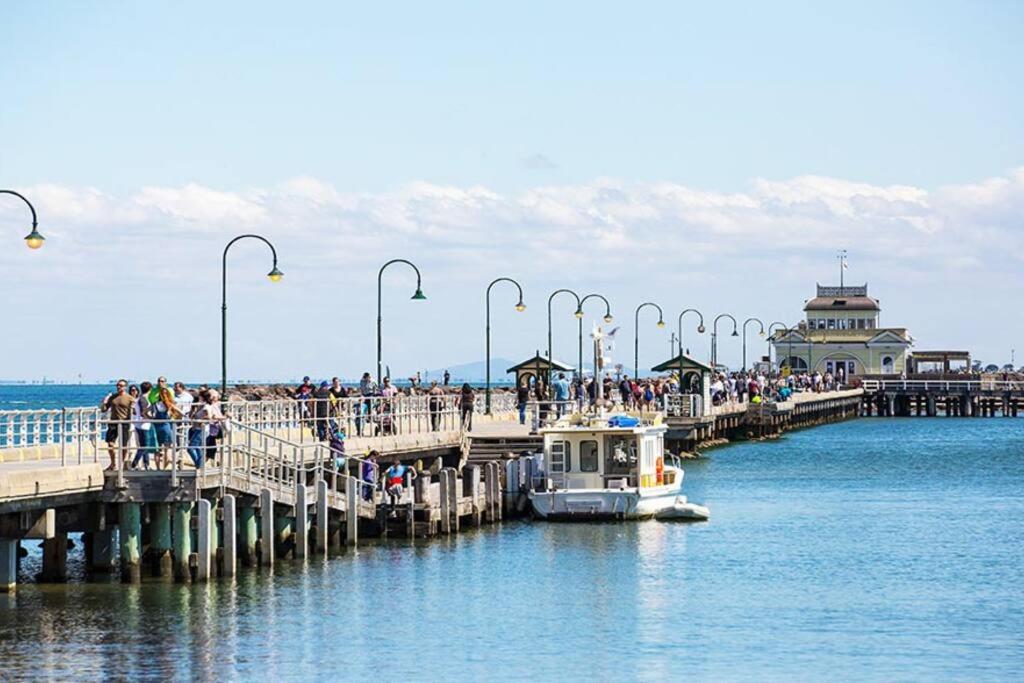 Rooftop infinity pool - St Kilda luxury