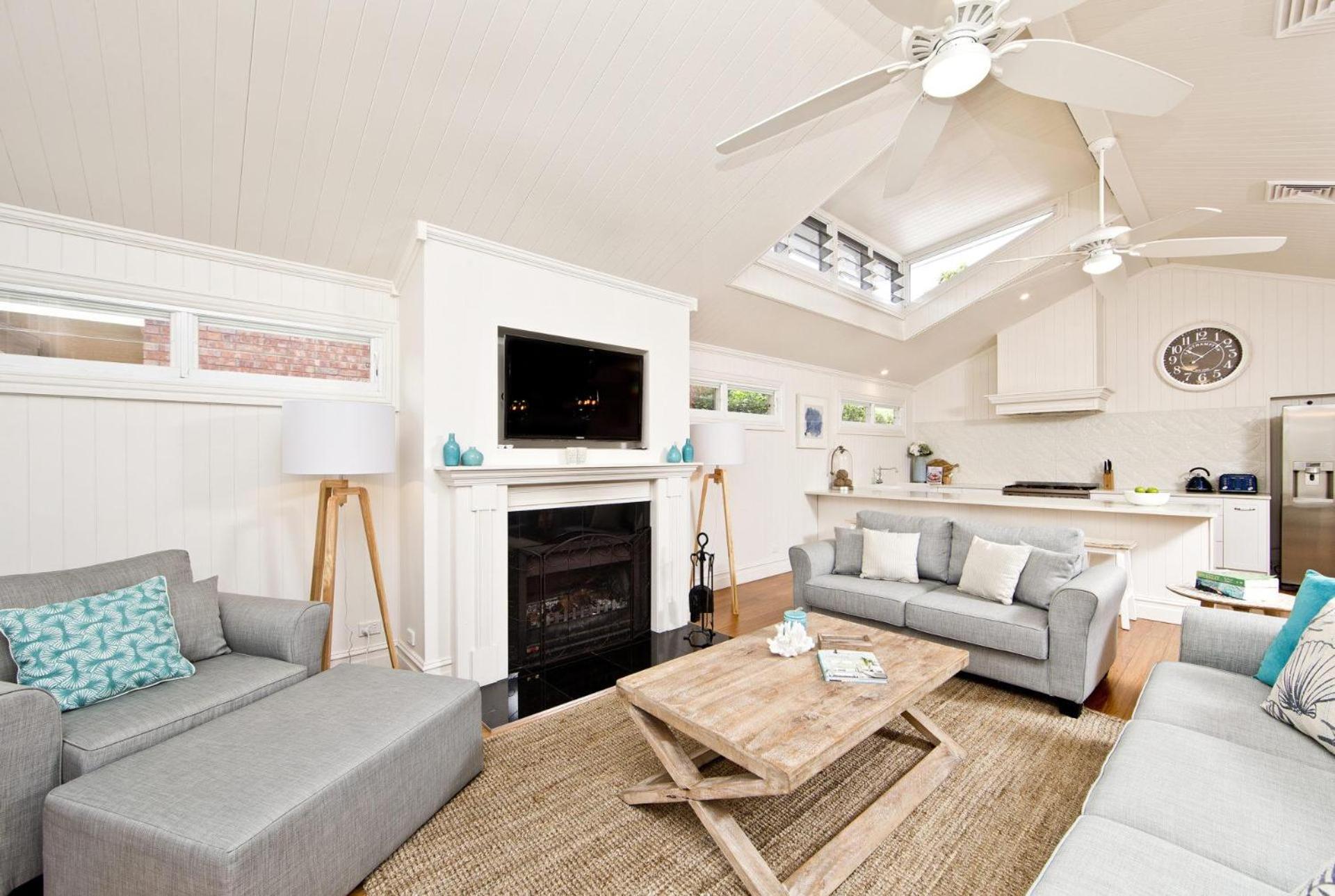The Hamptons Beach House near Dutchie's walk to Nelson Bay