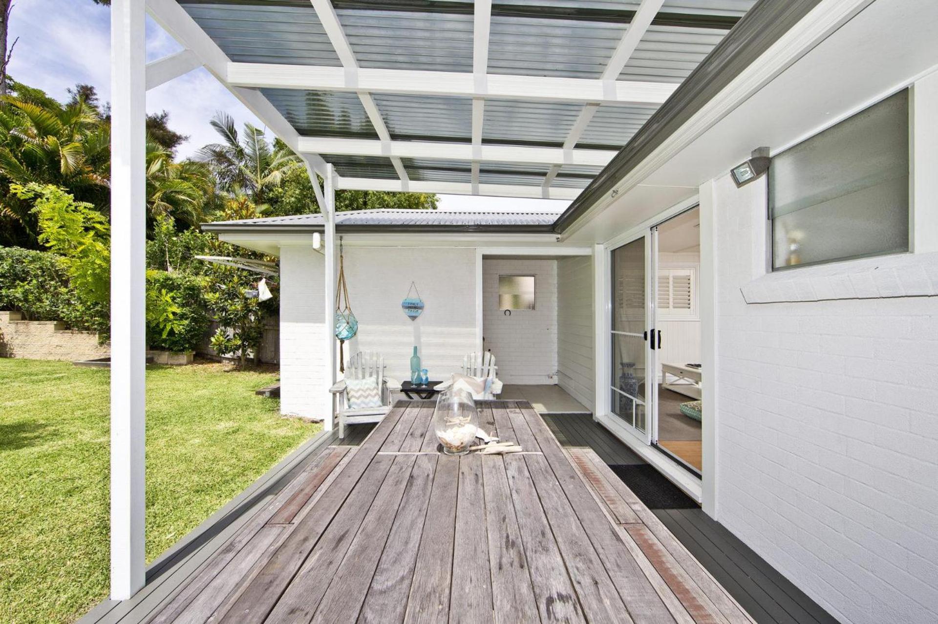 The Hamptons Beach House near Dutchie's walk to Nelson Bay