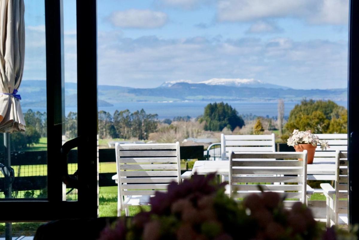 Rotorua Lake View Villa view 4
