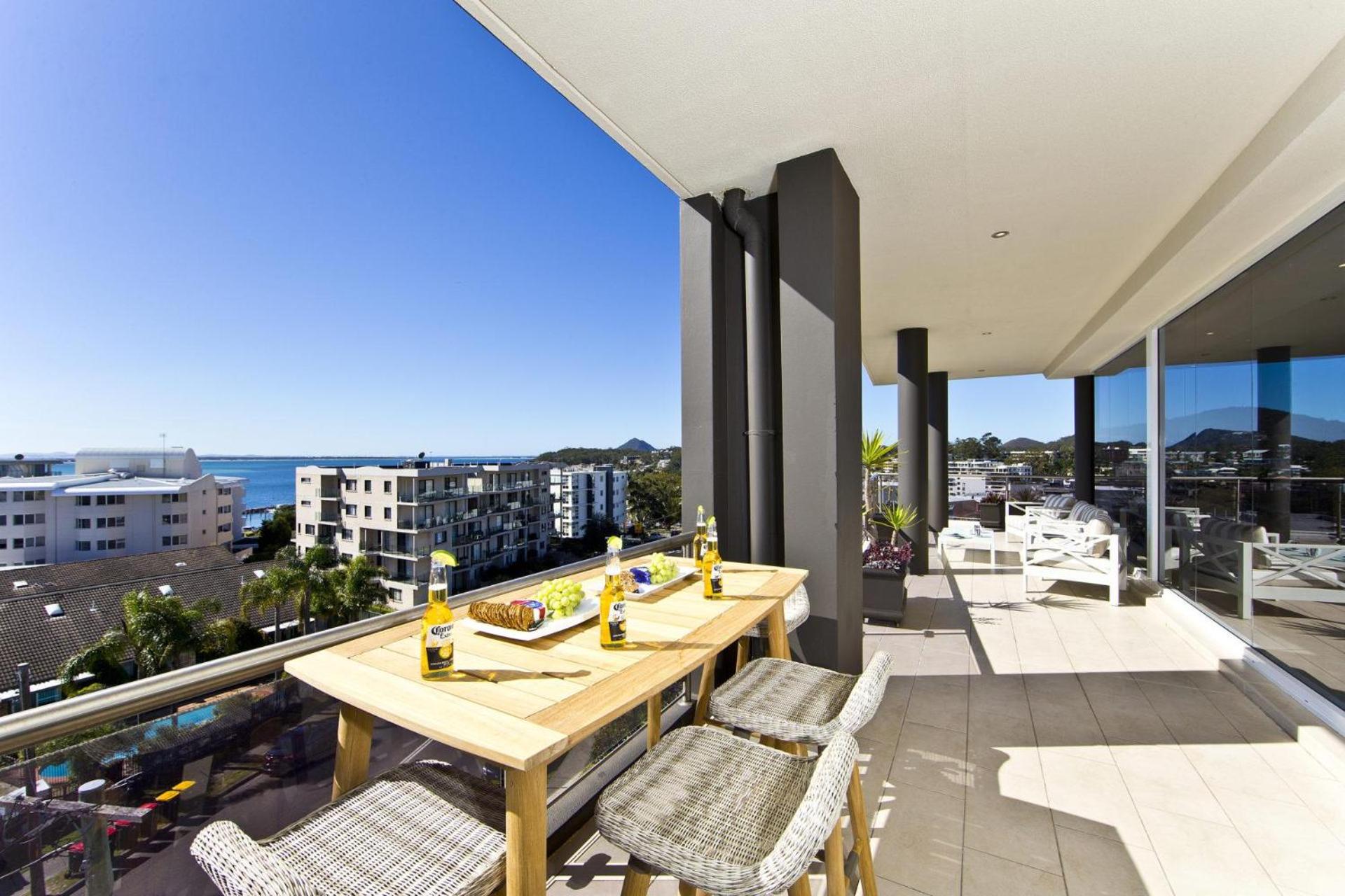 Penthouse Palace - Private Heated Pool and Spa