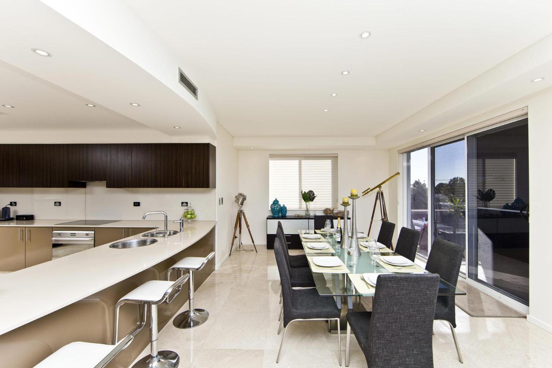 Penthouse Palace - Private Heated Pool and Spa