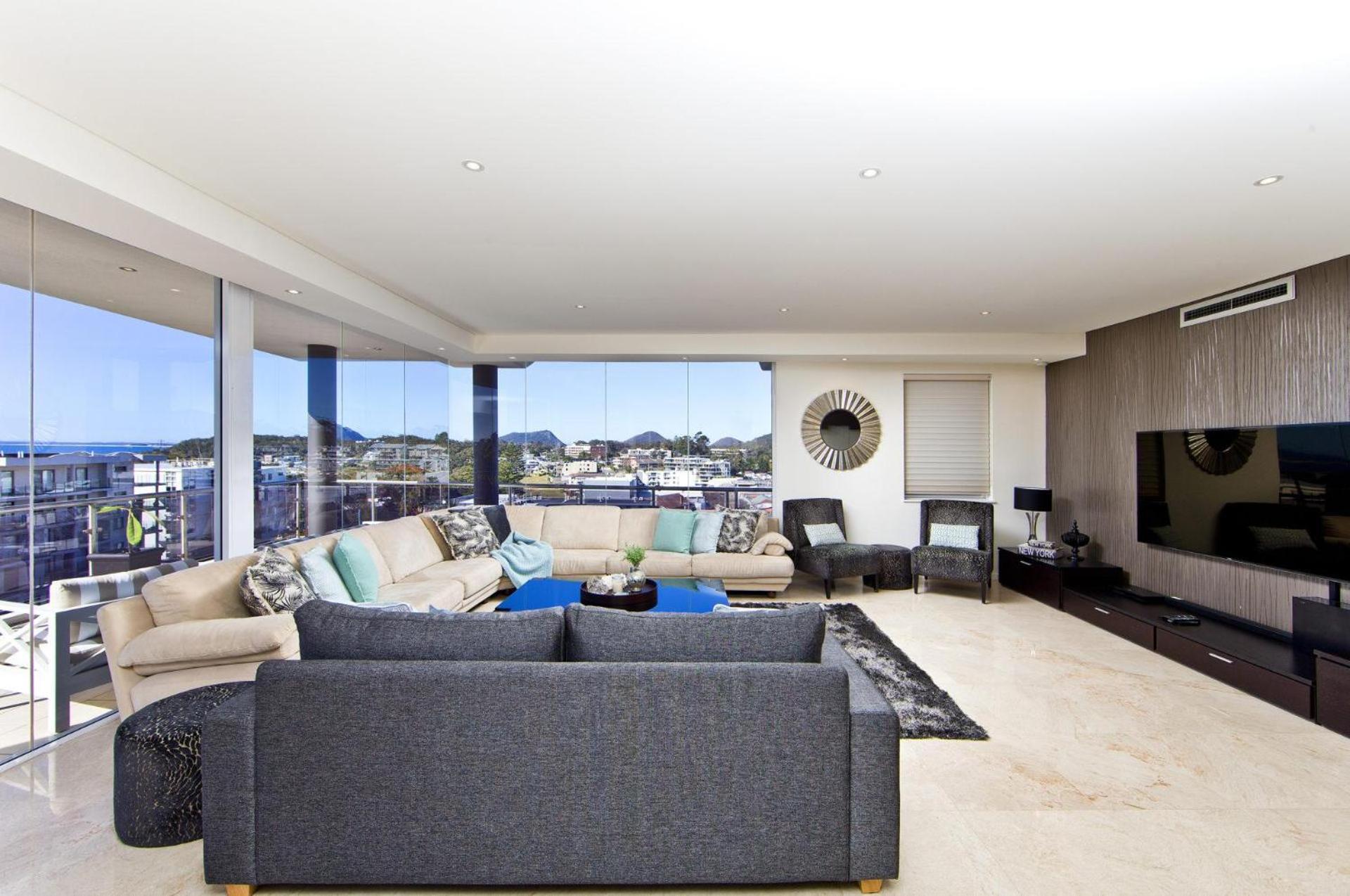 Penthouse Palace - Private Heated Pool and Spa