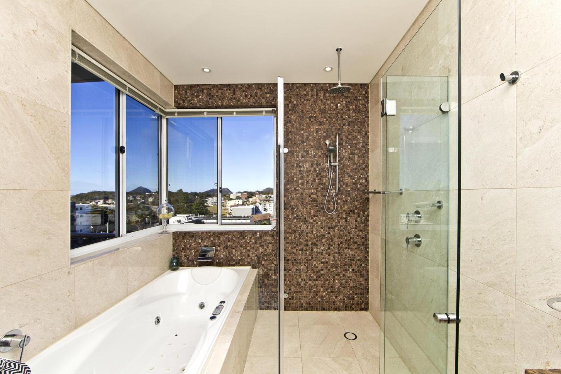 Penthouse Palace - Private Heated Pool and Spa