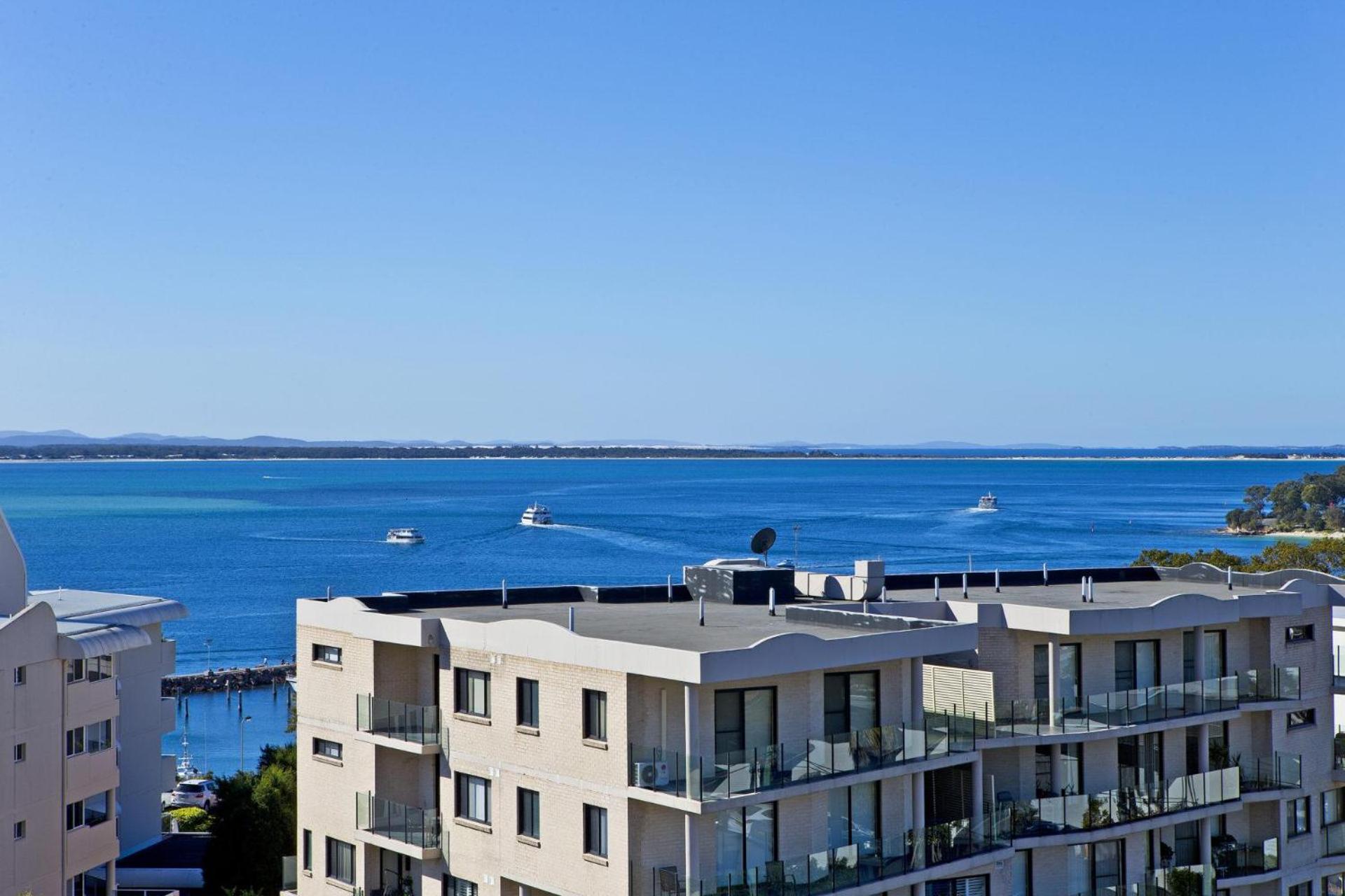 Penthouse Palace - Private Heated Pool and Spa