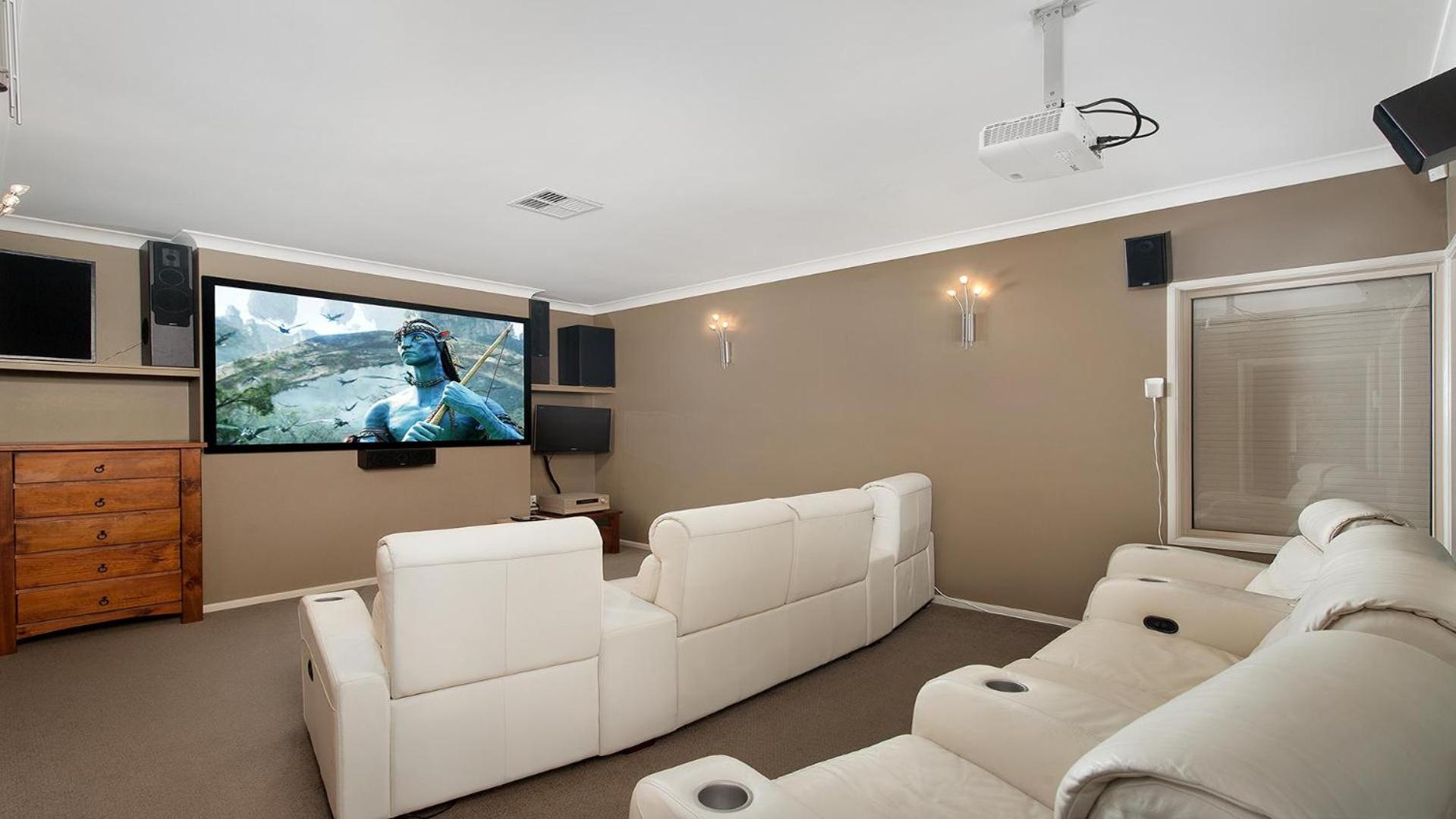 Coast and Country Estate - 15m Heated Pool and Minutes to Beach