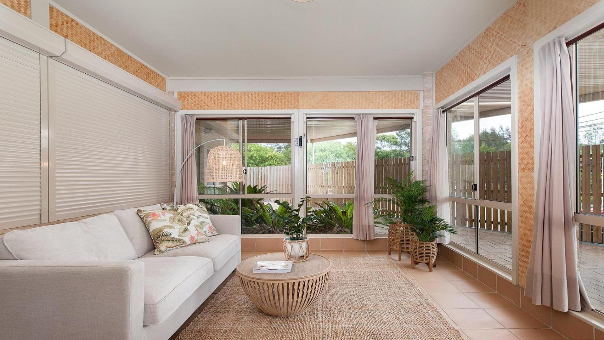 Coast and Country Estate - 15m Heated Pool and Minutes to Beach