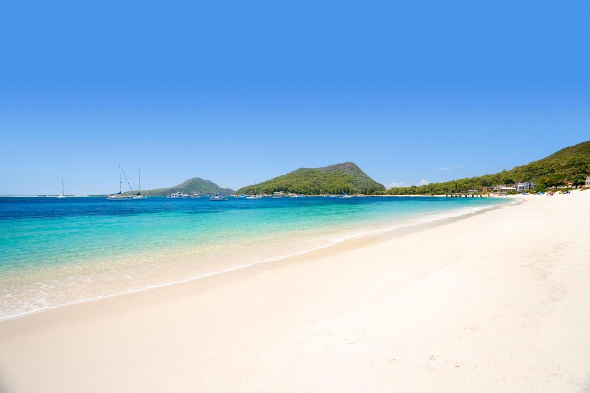 Dutchie's Dream - Glorious Views And Opposite Dutchies Beach