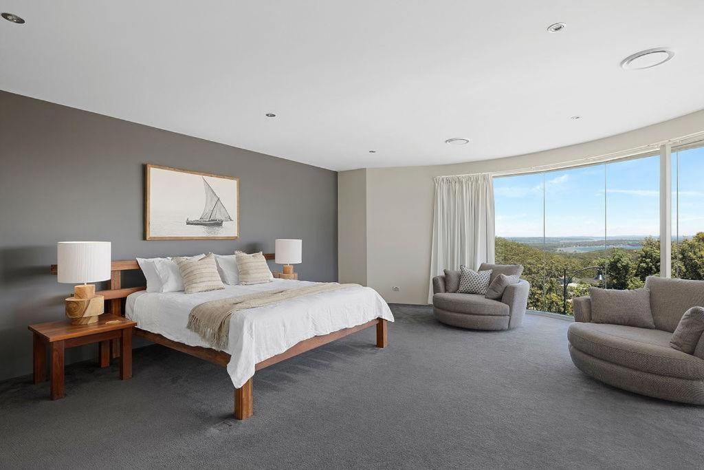 Grandview - Luxurious Entertainer with Spectacular Views