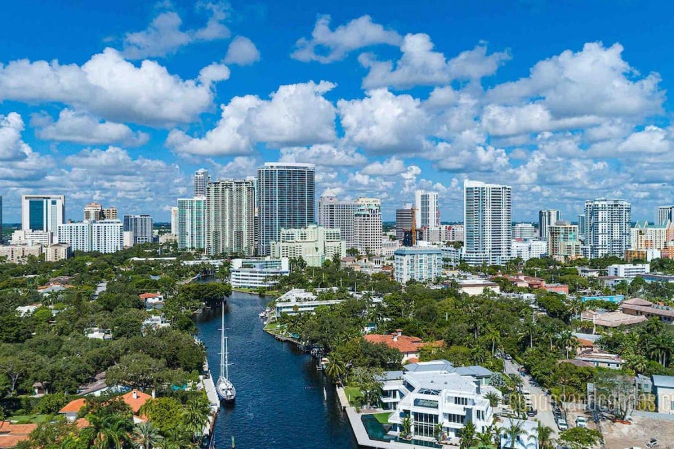 Pretty Rola 204 Upscale Spacious 1B1B Apt w King Bed at Downtown Ft Lauderdale