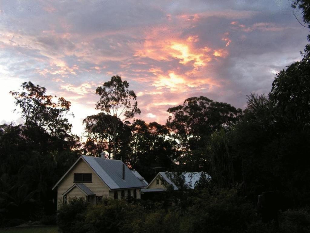 Glasshouse Mountains Ecolodge