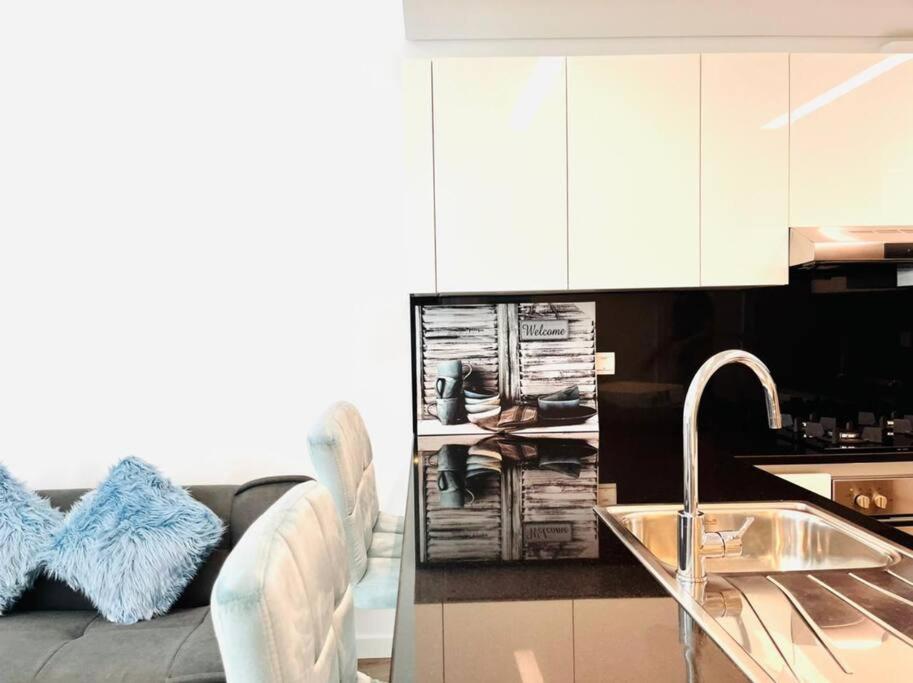 ModernLux - Lovely Studio Apartment in JVT next to Park