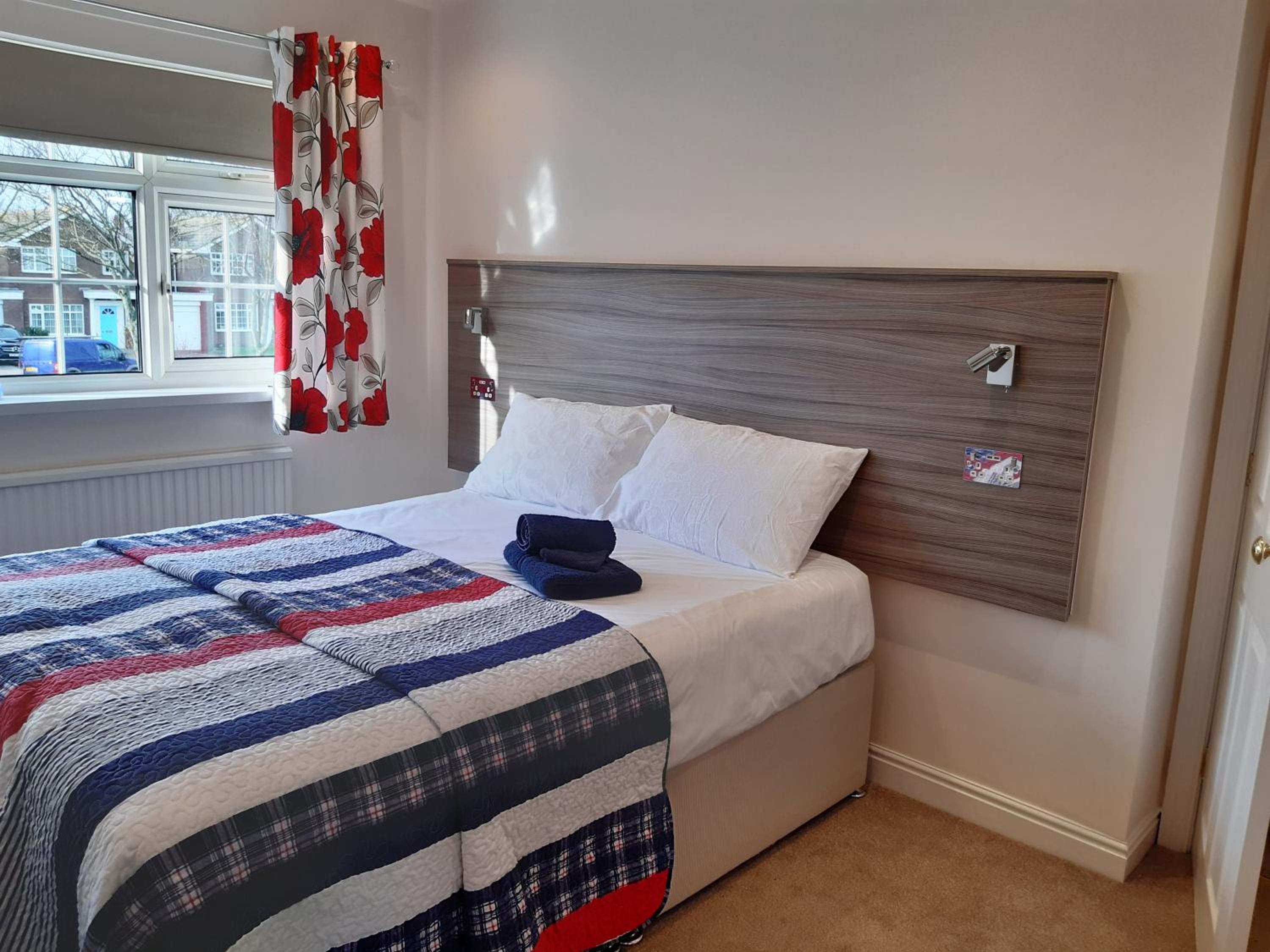 Smitten House 4 Bedroom RHYL view 2