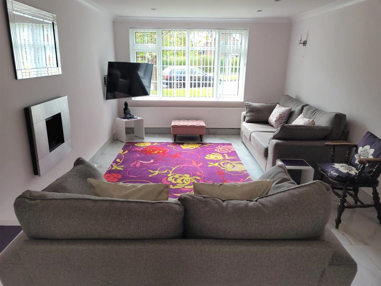 Smitten House 4 Bedroom RHYL view 5