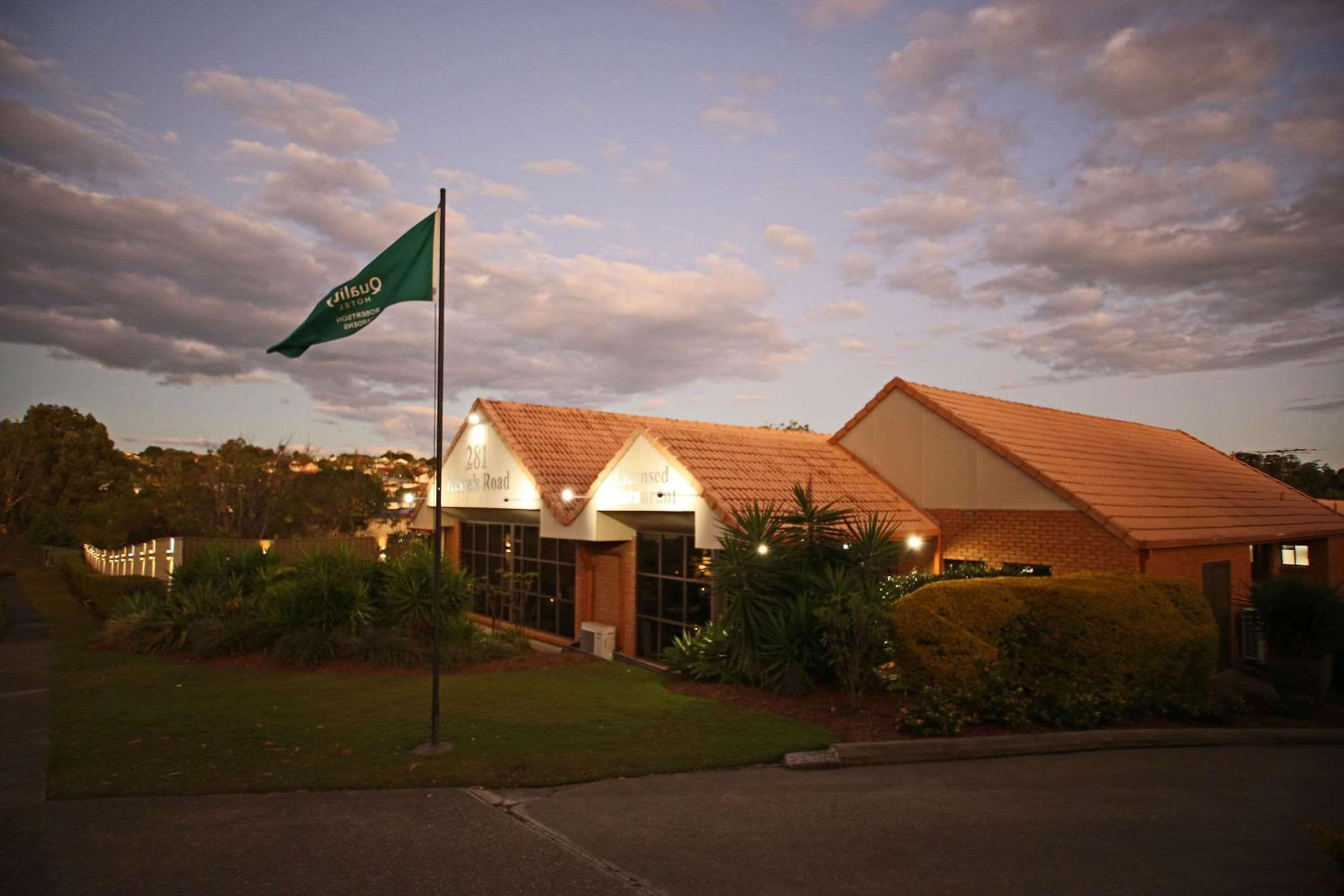Brisbane Vacations - Quality Hotel Robertson Gardens - Property Image 2