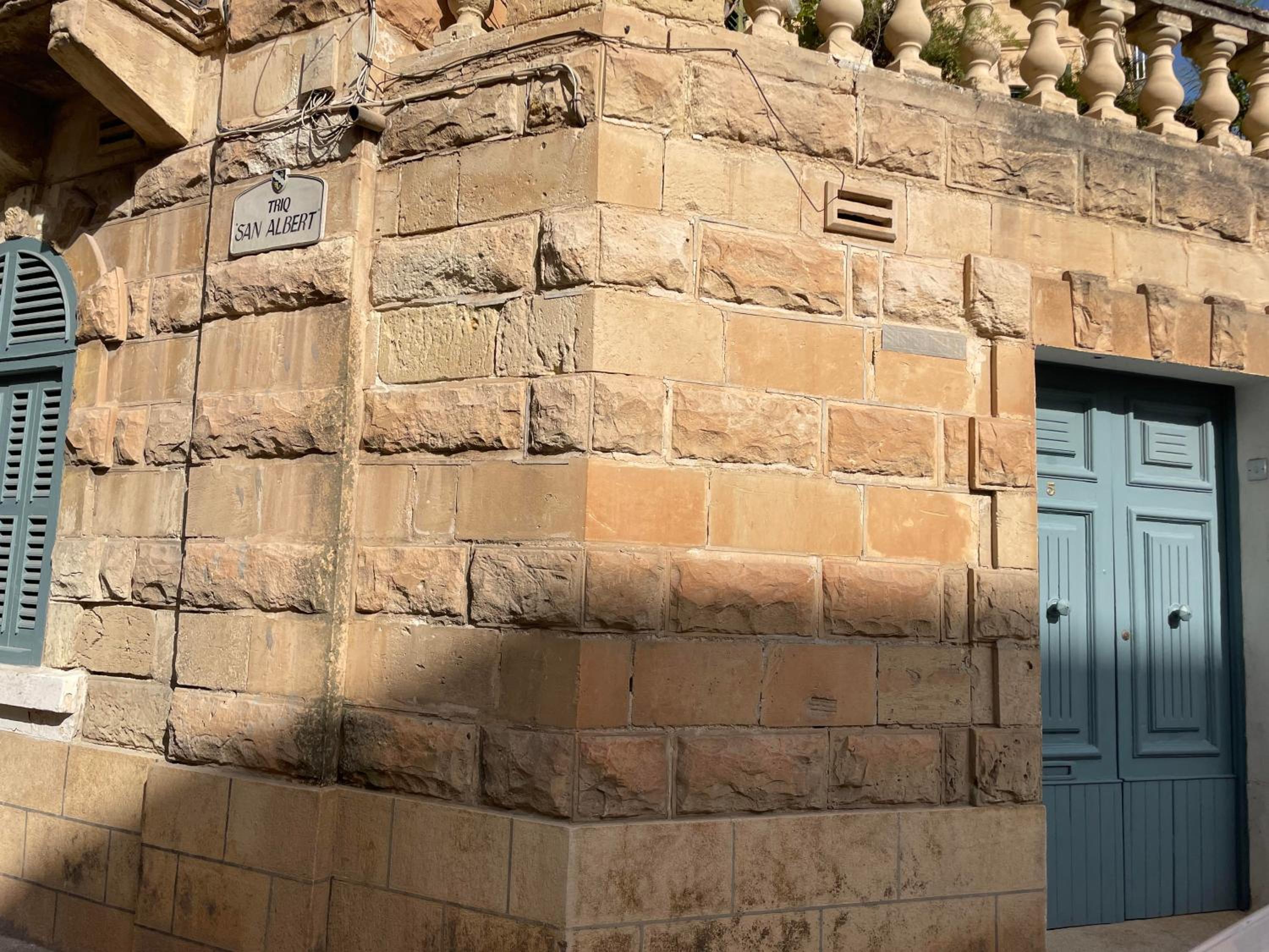 Parisio One Bedroom Maisonette in Sliema view 3